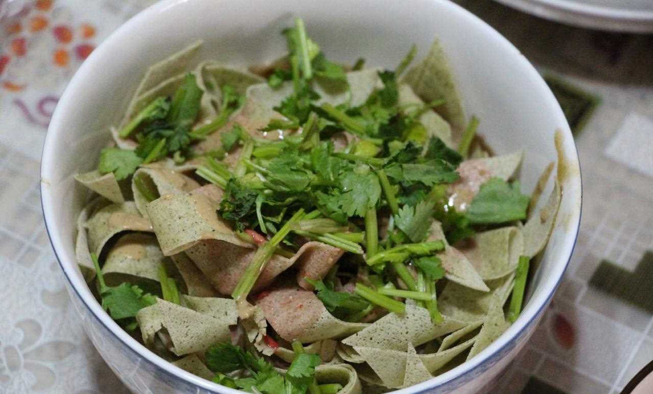 今天早起,在家我炸了果篦,做了嘎巴菜,关于嘎巴的做法大家可以看我这