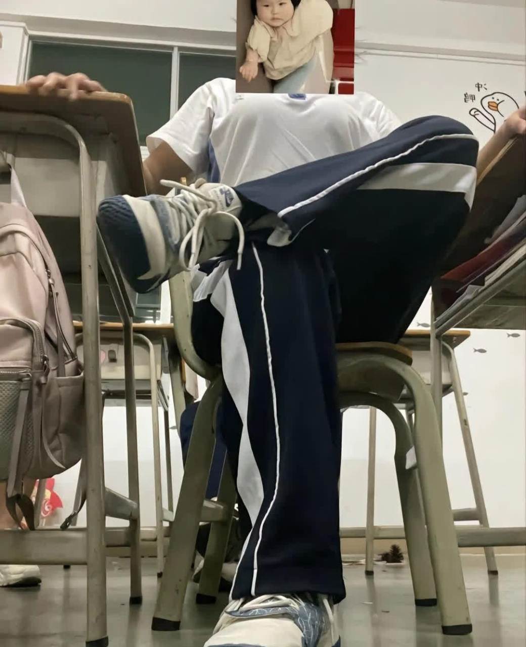 这鞋太大了,感觉适合男生脚[抠鼻]