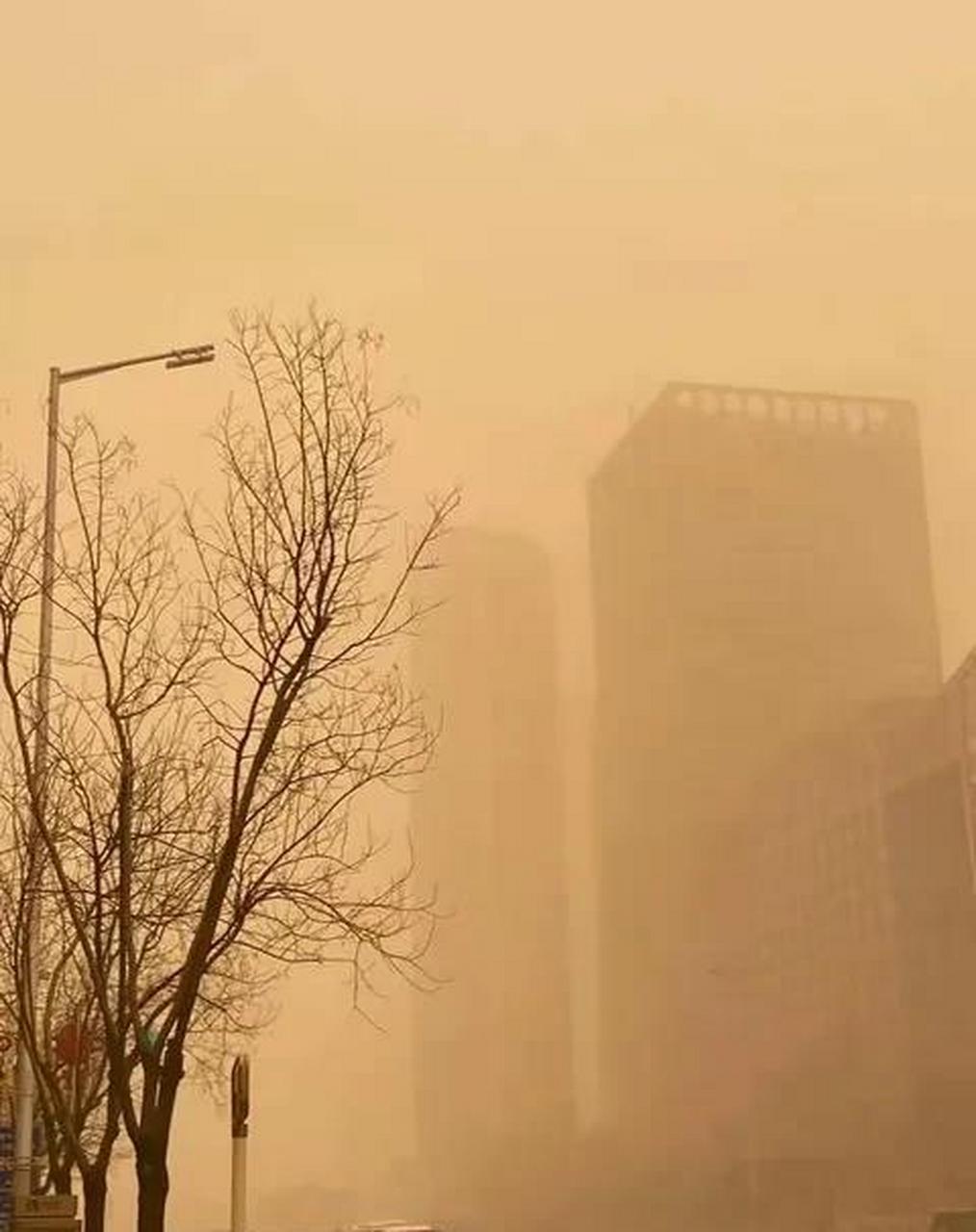北京沙尘暴天气,17年前经历过,把我这个生活在沿海小城的人震懵了