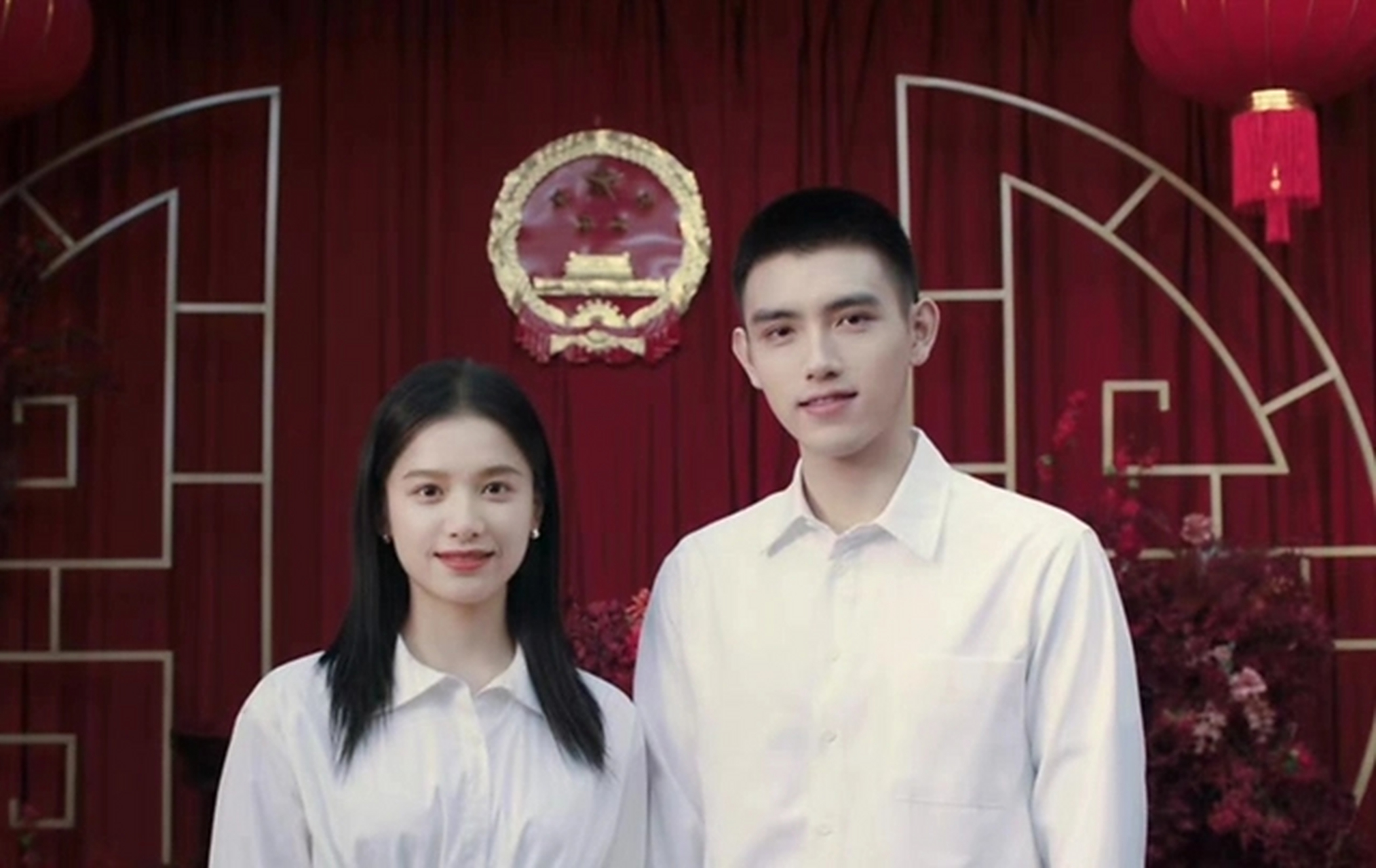 2月13日大概是陈飞宇当明星以来最红的一天了,热搜爆了好几条,多张与