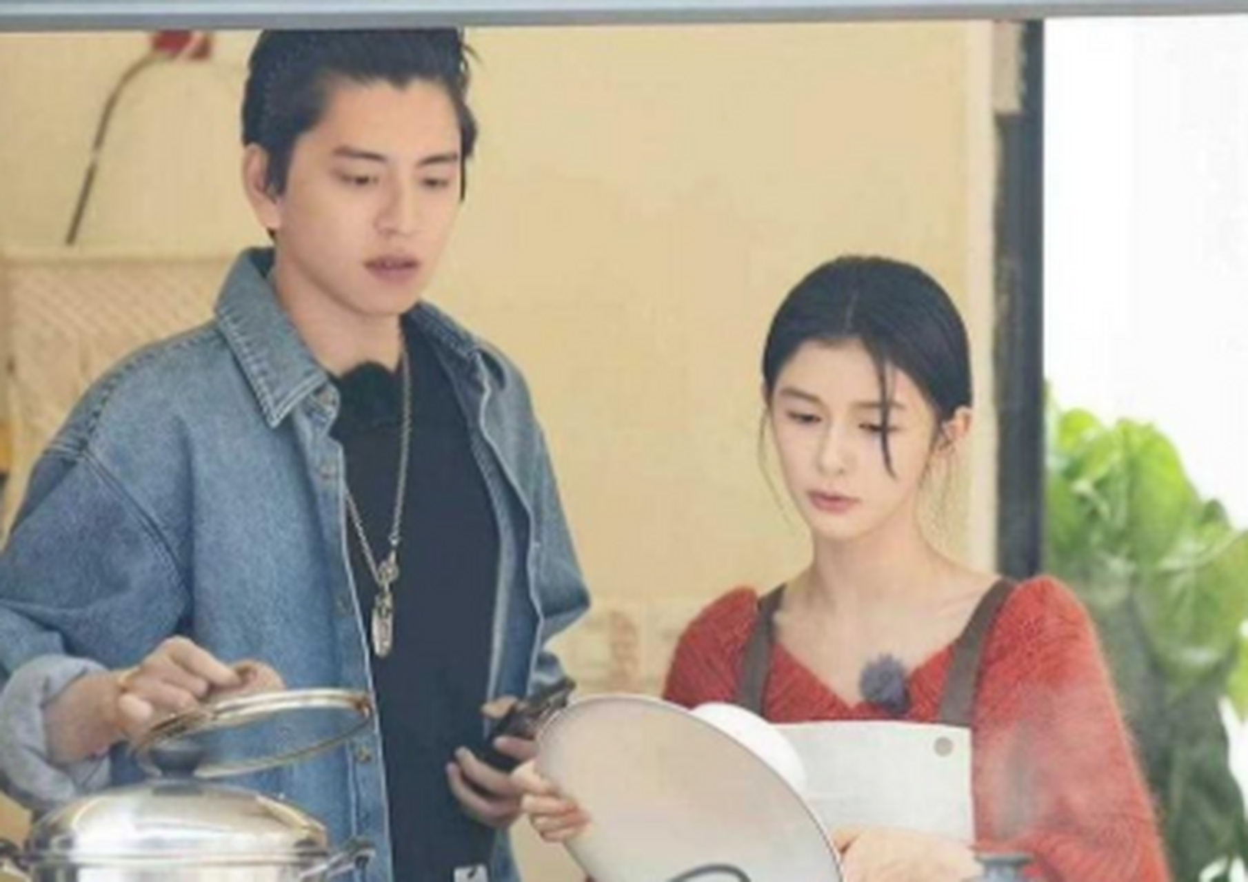 蔡卓宜妹妹晒出家人合照,蔡卓宜带王大陆回家见父母,一家人气氛十分