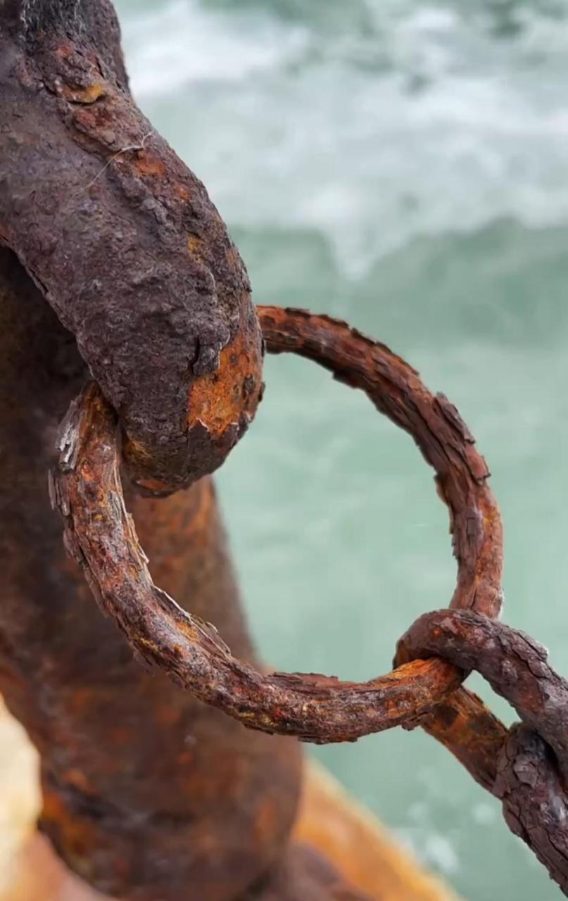 网友:铁链锈成这样得经过了多少年啊?