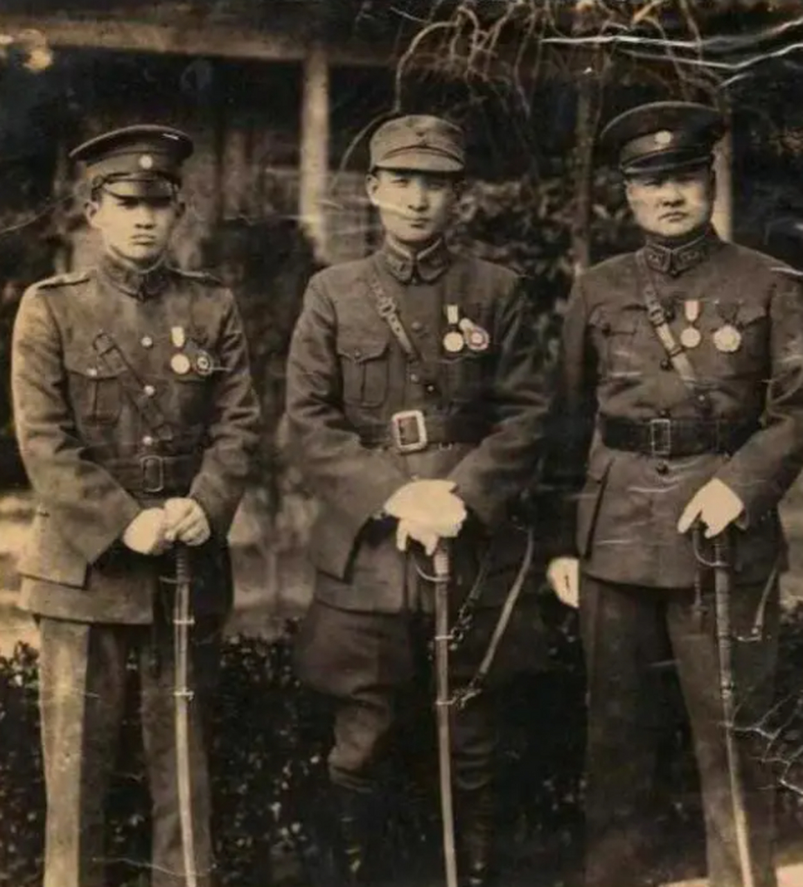 顾祝同,字墨三,国民党陆军一级上将,顾祝同少年时期进入私塾学习,他知