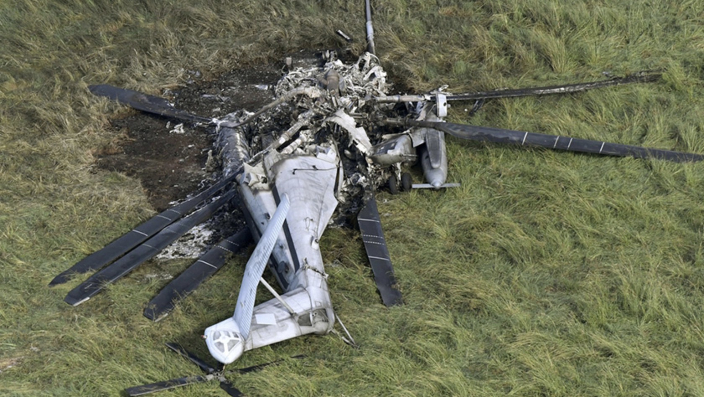 美国陆军两架阿帕奇武装直升机相撞坠毁,事故导致三人死亡一人重伤,无