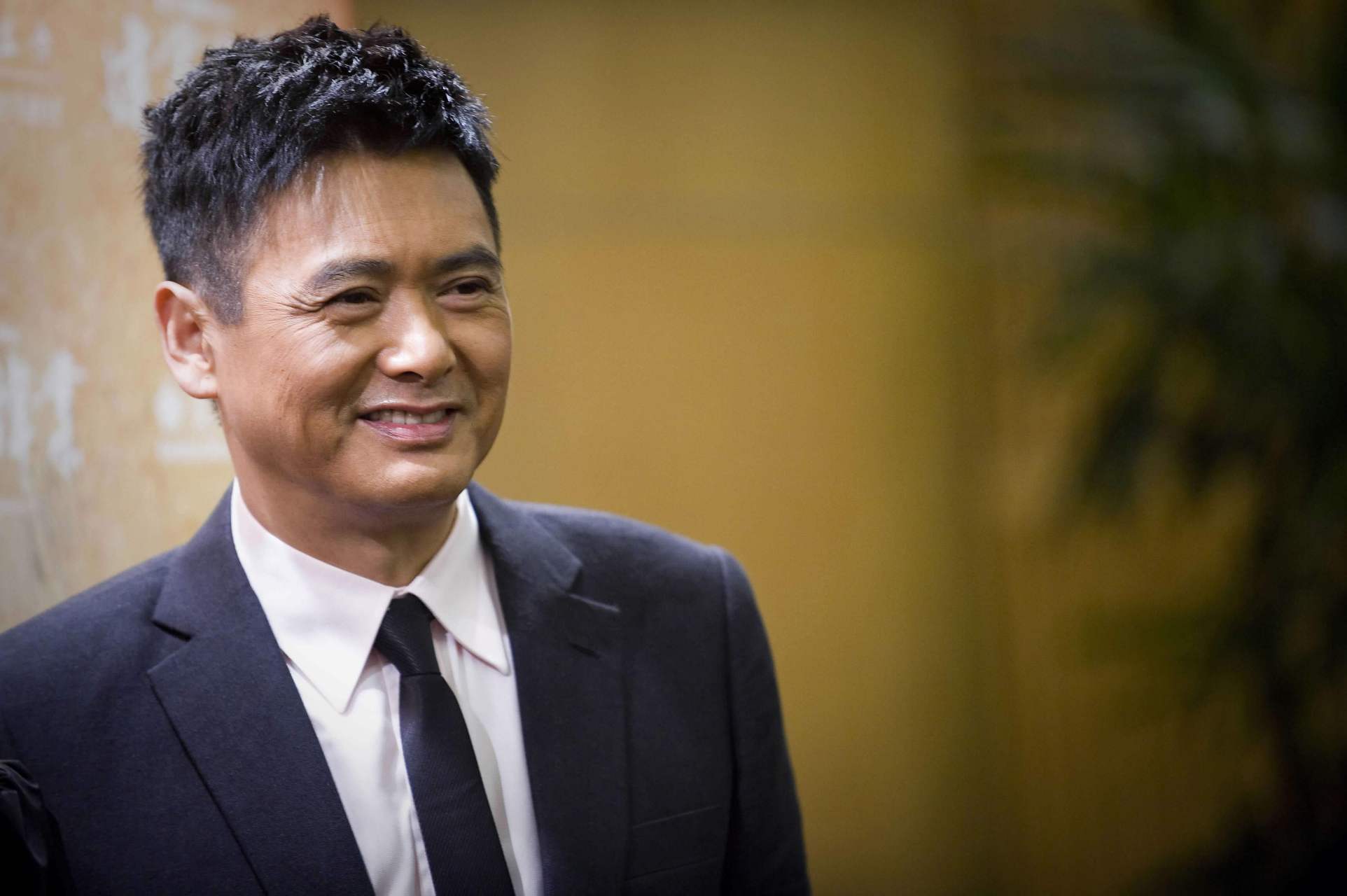 周润发跑步出意外,肋骨损伤连呼吸都好痛,近日据港媒爆料,周润发于