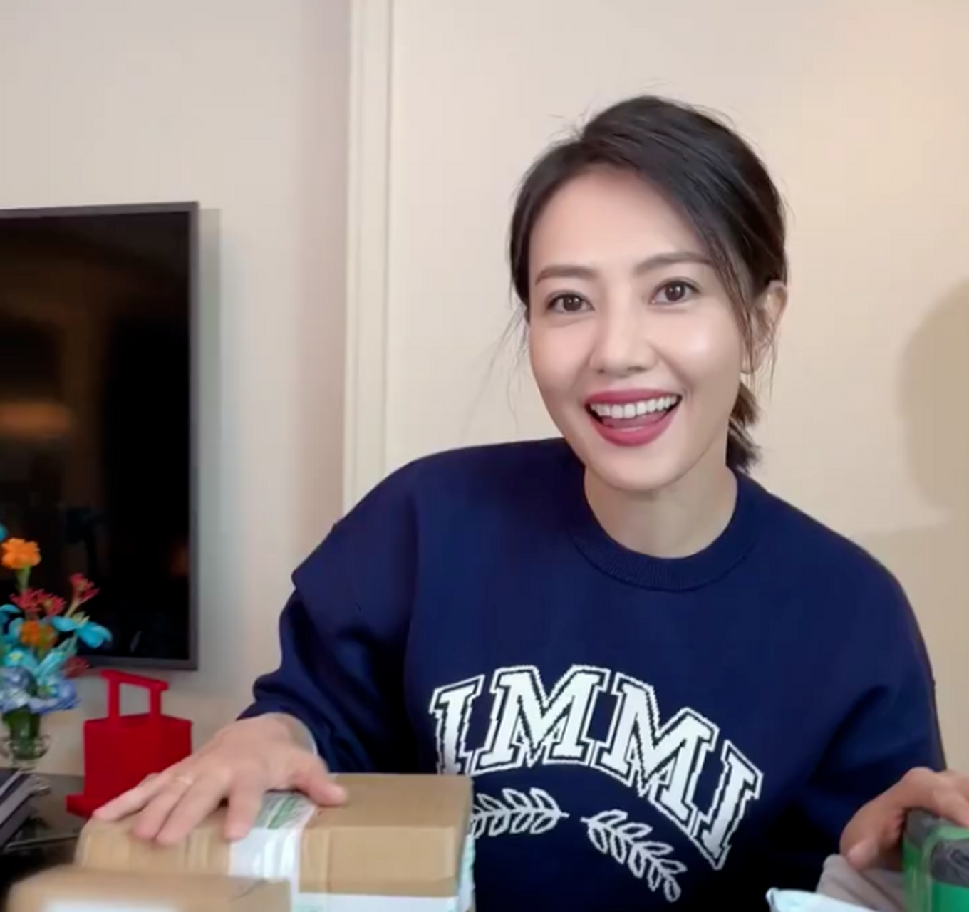 高圆圆素颜宅家,皮肤好状态佳似少女,与赵又廷豪宅内景曝光!