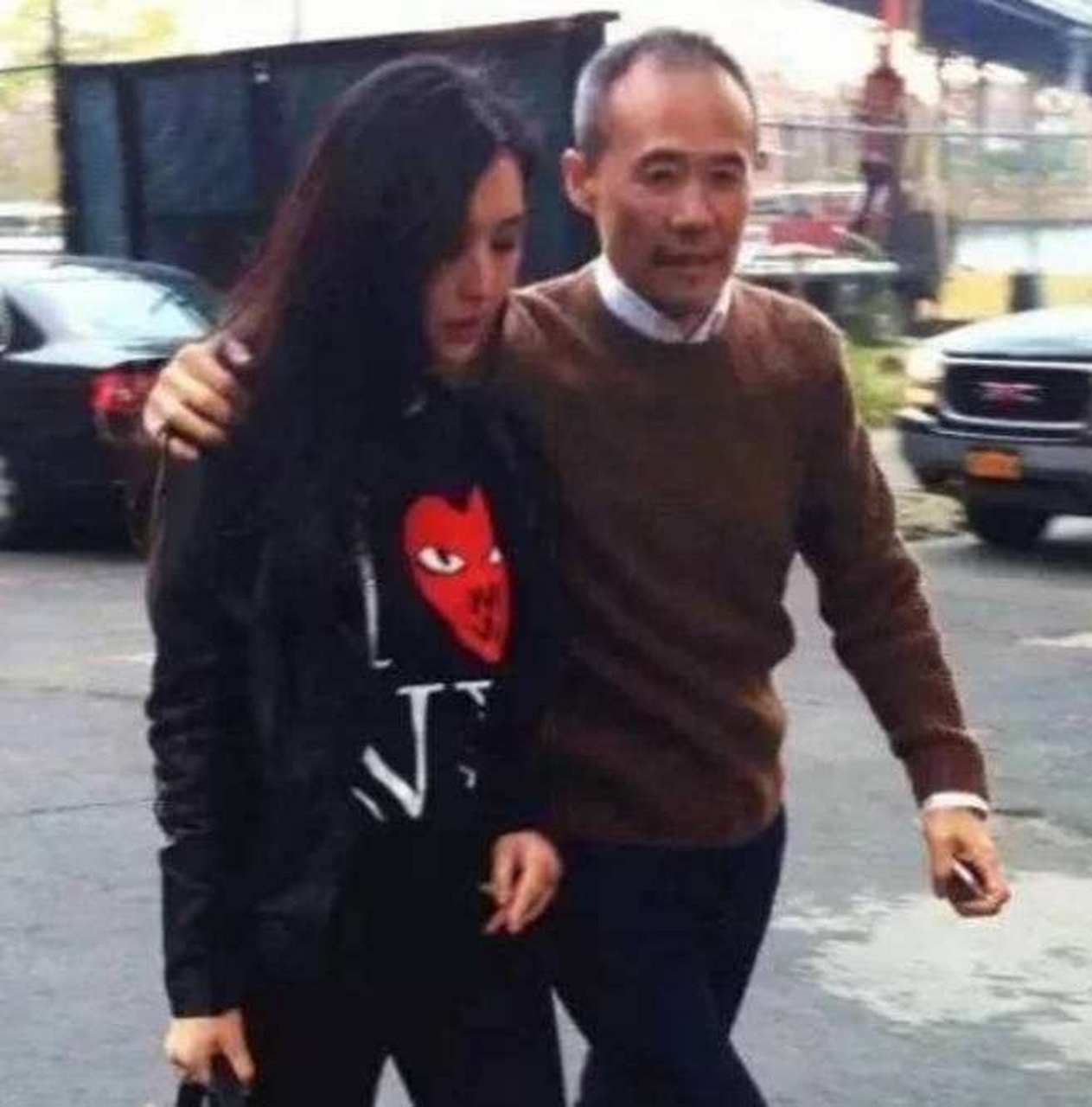 王石和田朴珺结婚真相:女儿王蔚蓝一直不理解王石,前妻王江穗却送上