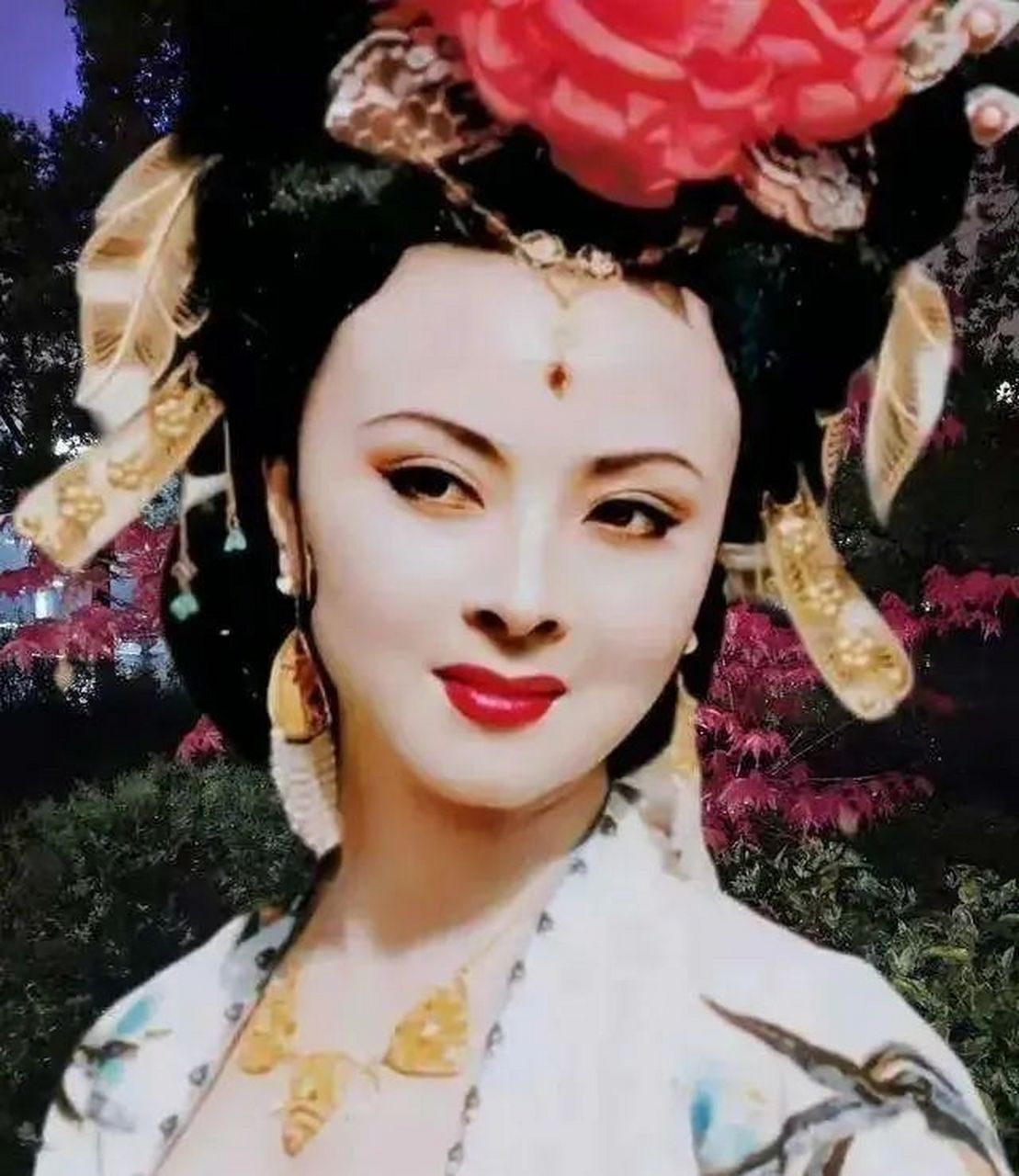 美艳大方的女明星之周洁  周洁,1961年出生于上海奉贤,因在《火烧