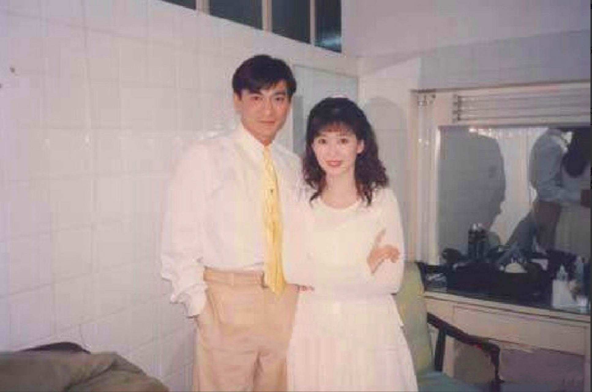 这一年春晚节目单竟然看到了刘德华先生,另一位就是孟庭苇小姐,在当时