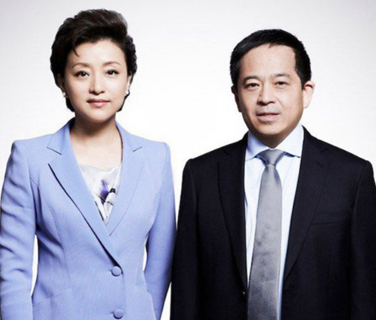 当年,26岁的杨澜去美国进修,回来后便向第一任丈夫提出离婚,转身嫁给