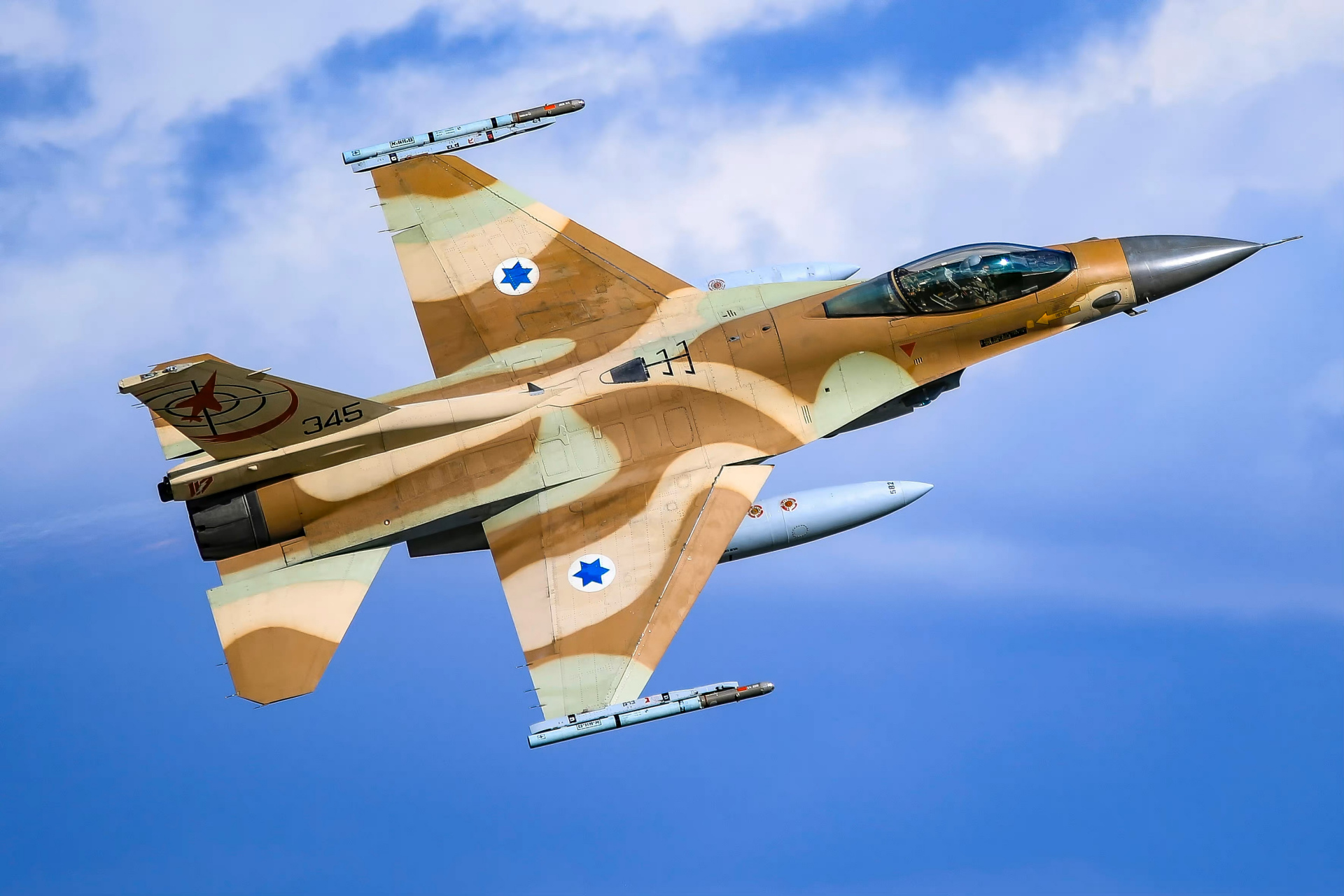 以色列空军装备的f-16c战斗机,图片中的f-16c战斗机曾经隶属于第117