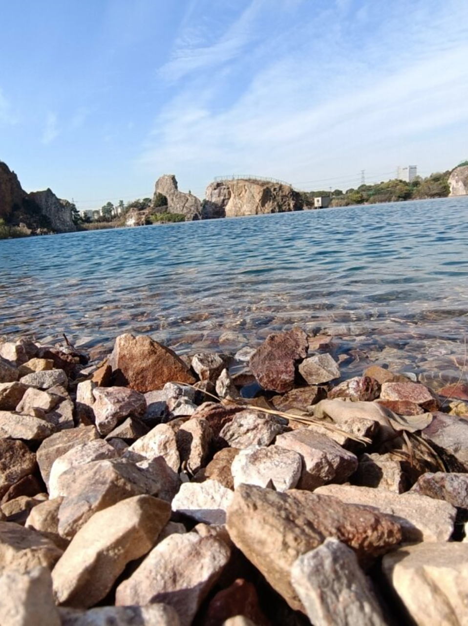苏州翡翠湖  苏州翡翠湖是一个非常美丽的人工湖,位于苏州市工业园区