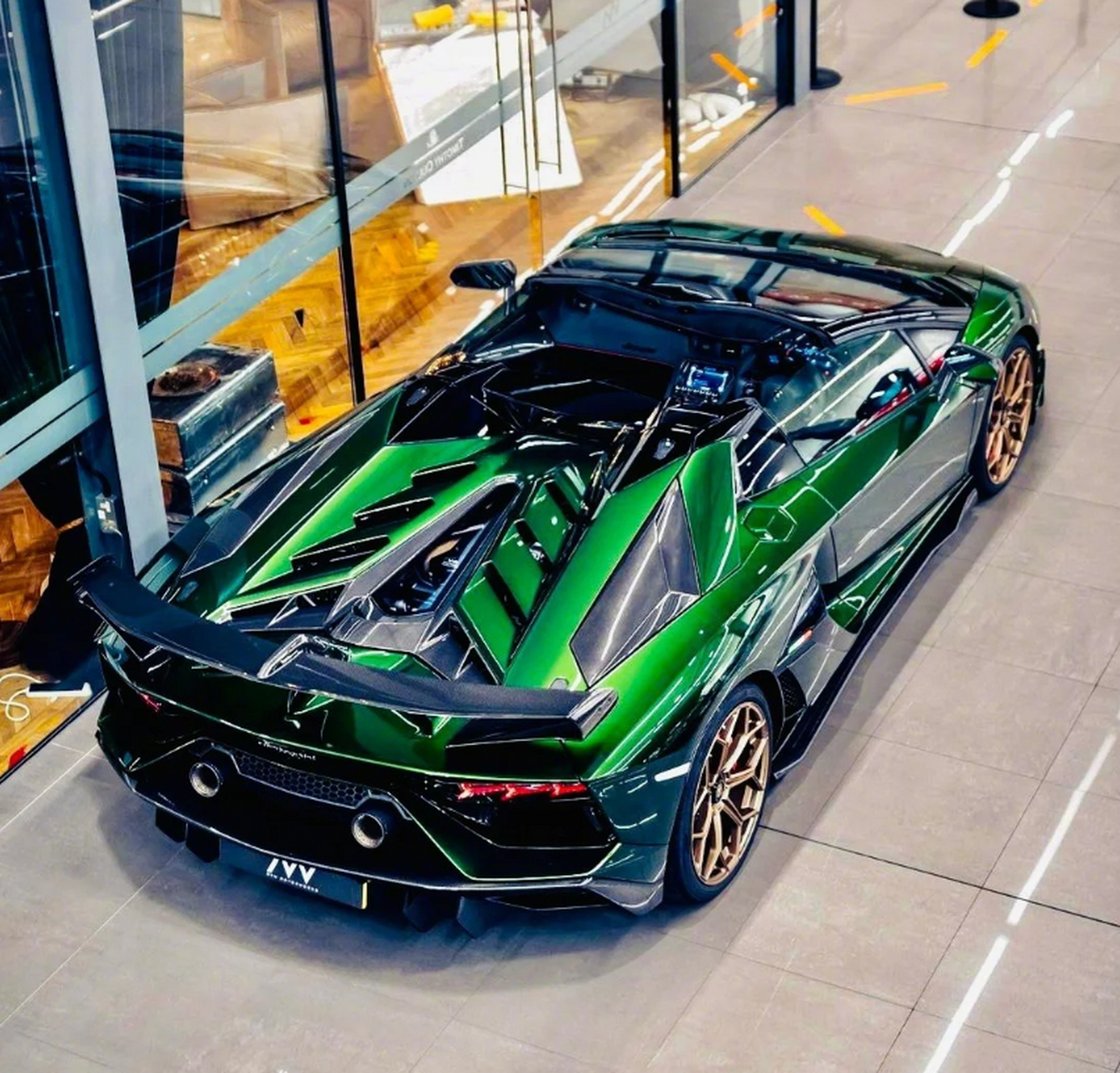 绿色狂牛!兰博基尼大牛闪耀室内,机械感十足! 您好,大牛!