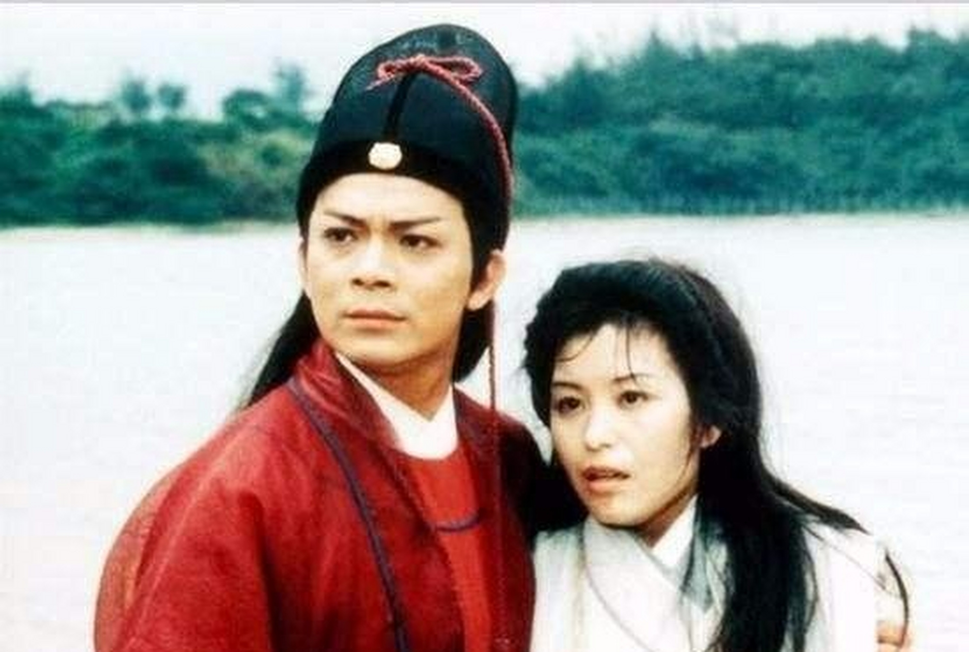 吕良伟曾在95版《包青天》中出演展昭,而那一版的主题曲也是他唱的.