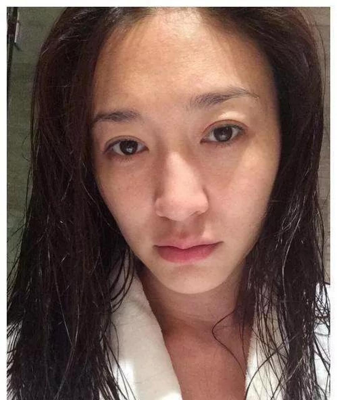 领动计划# 这些女明星真的好自信啊,自拍素颜照说发就发!