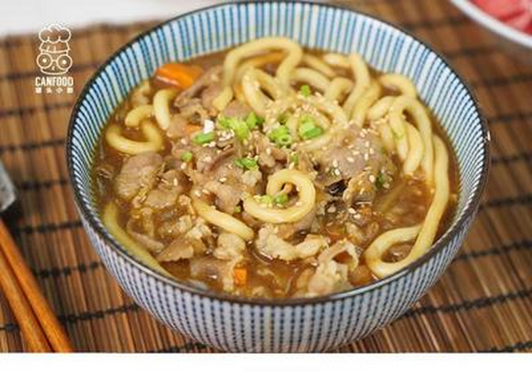 今天我们get点新吃法 乌面是一种极具日式风格的面条,它的反式脂肪酸