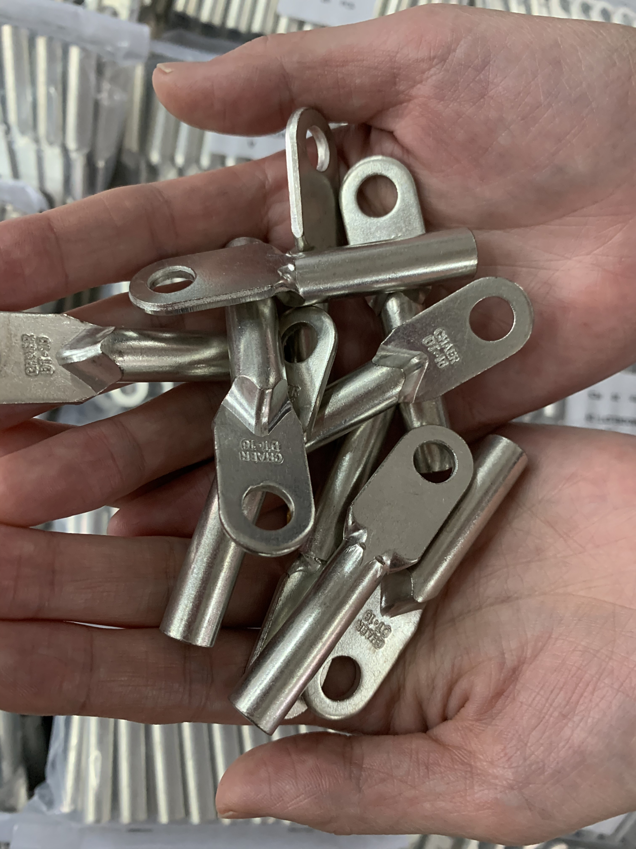 铜鼻子# dt铜鼻子,dtg铜鼻子,jg铜鼻子的区别: dt铜鼻子也可以称为堵