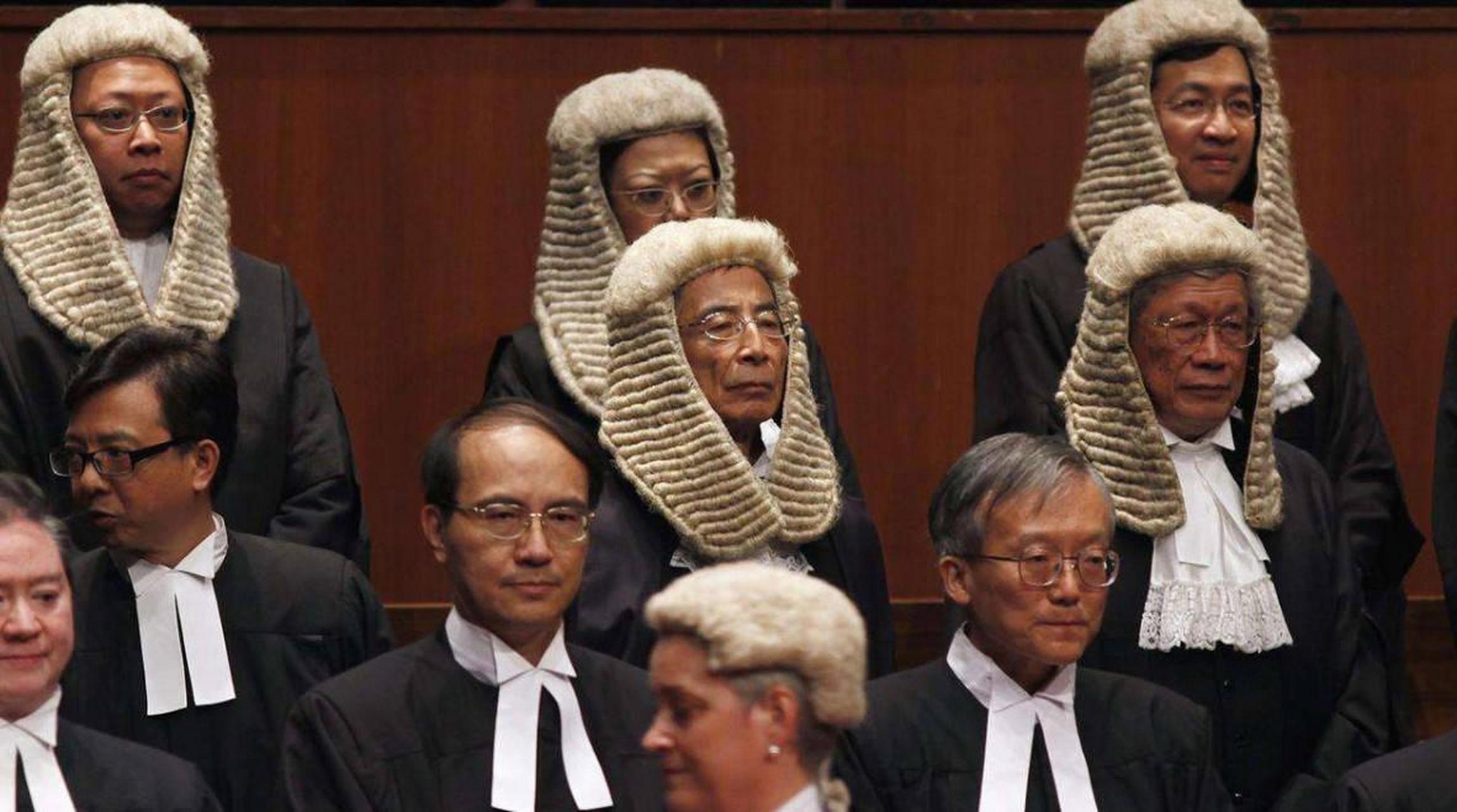 近来,香港终审法院的外籍法官又被英国拿来说事了.