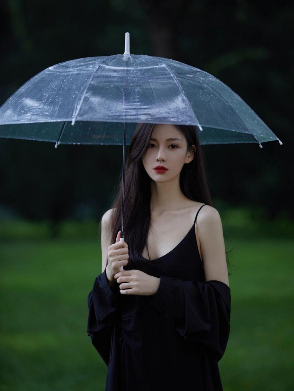 在暮色的雨天里,要学会为自己撑伞