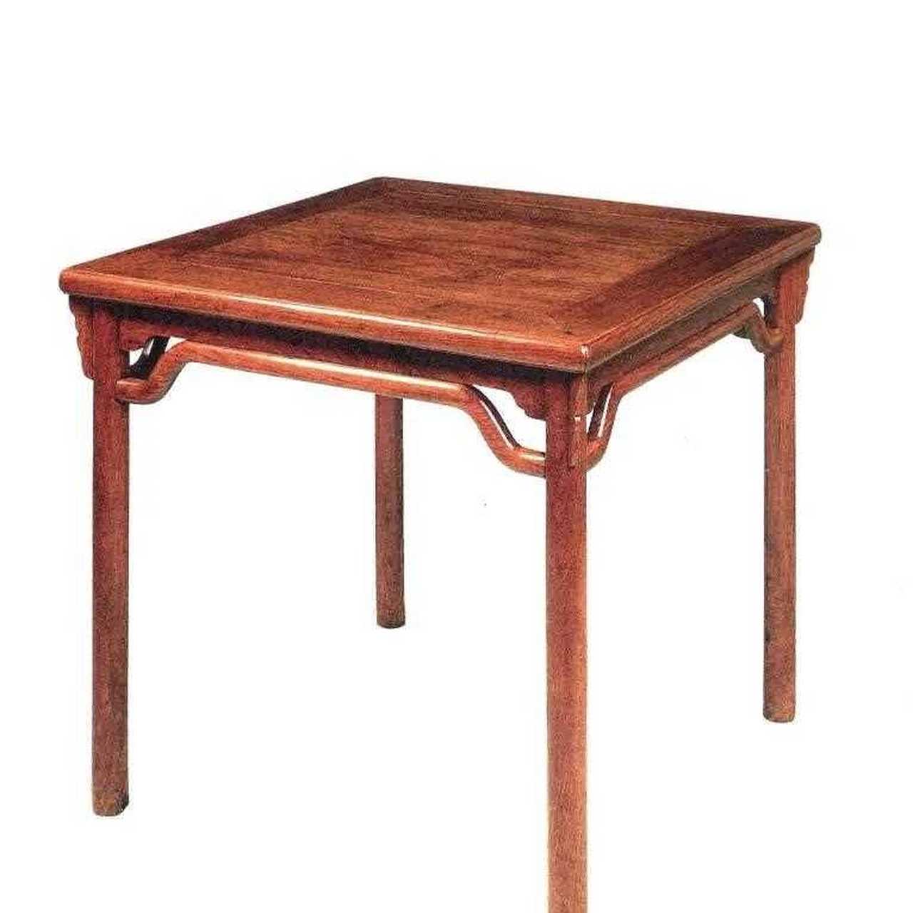 在中国传统家具中,方桌是比较常见的一种桌型.