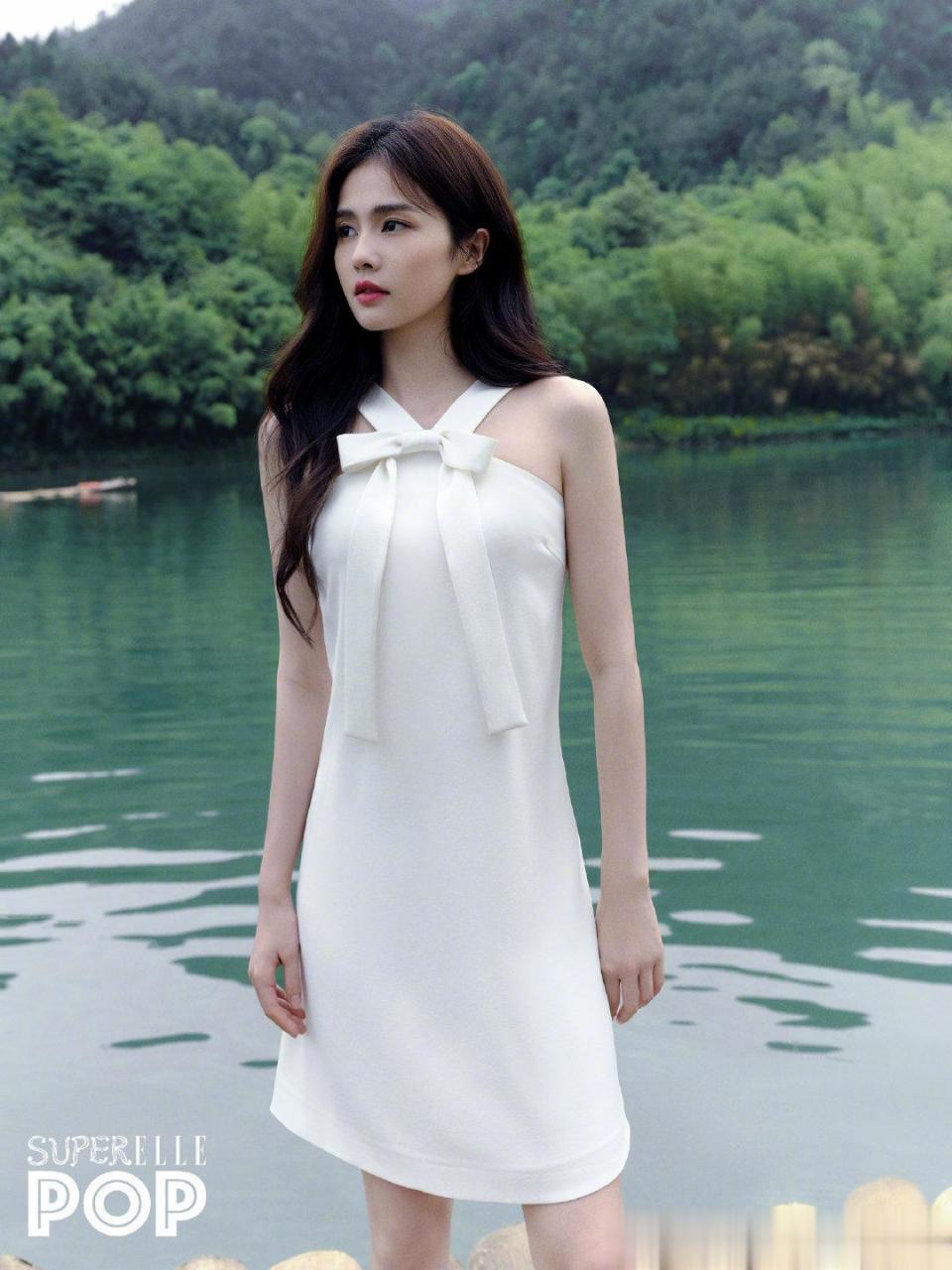 白鹿脚丫白又白