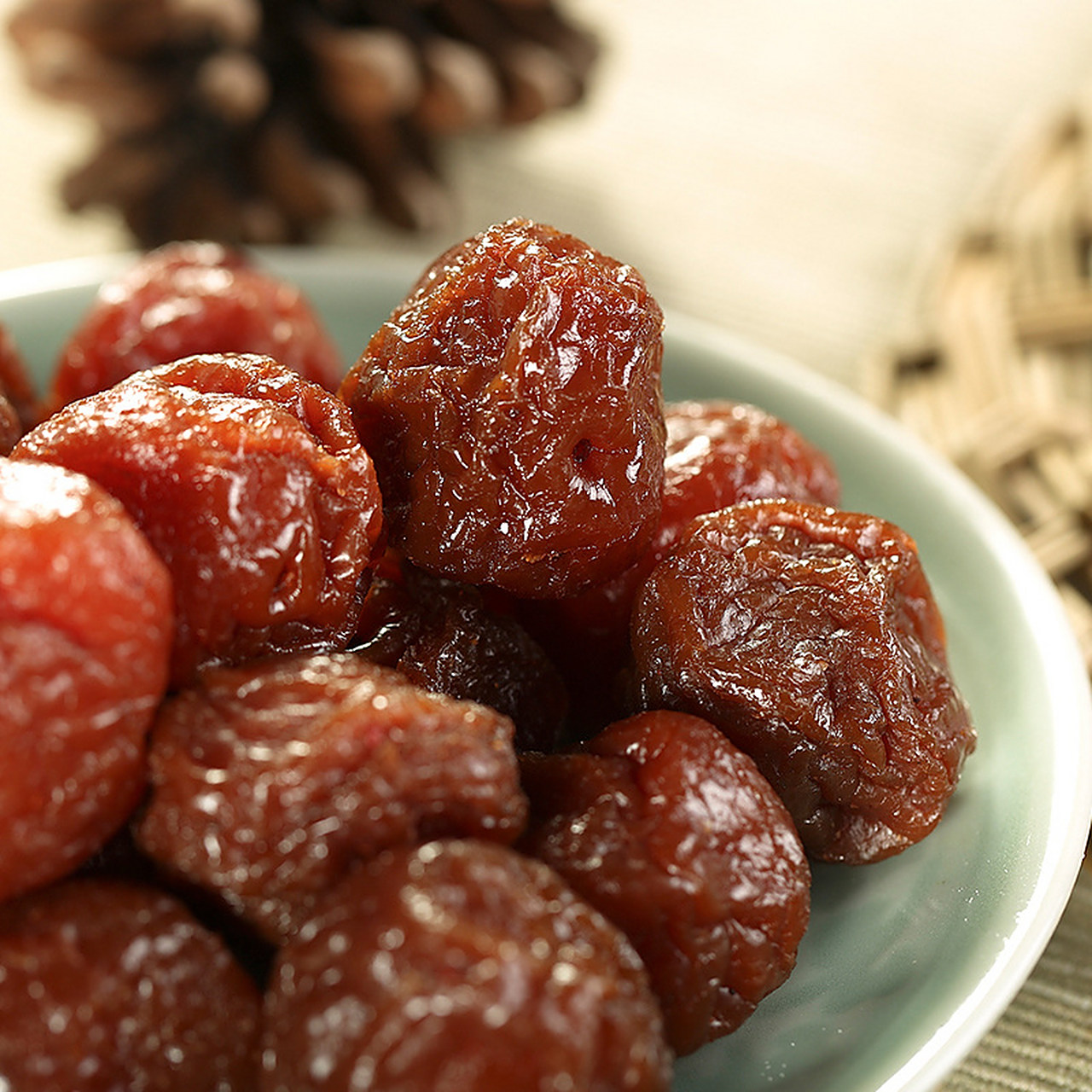 防止血管老化富含有机酸的酸梅 酸梅含有丰富的有机酸和矿物质,富含多