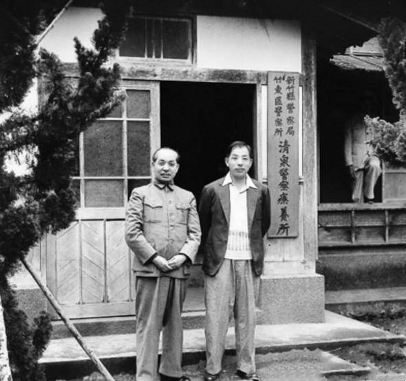 1947年10月初,张严佛被保密局局长郑介民叫去,郑对他说"张学良现在