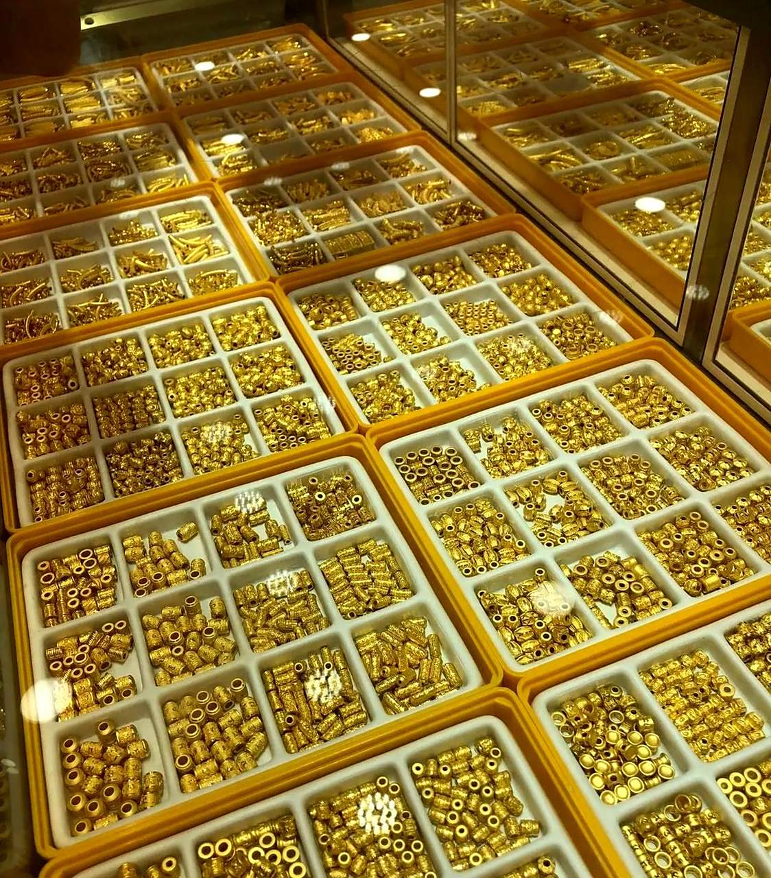 水贝黄金市场让人感觉黄金就像普通货物一样.