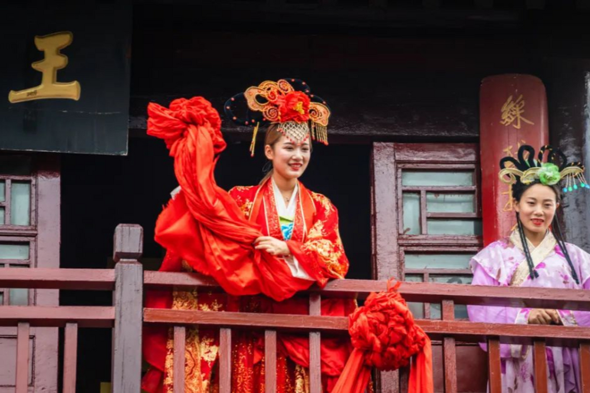 开封清明上河园,应该不少人都看过一个经典节目,她就是《王员外招婿》