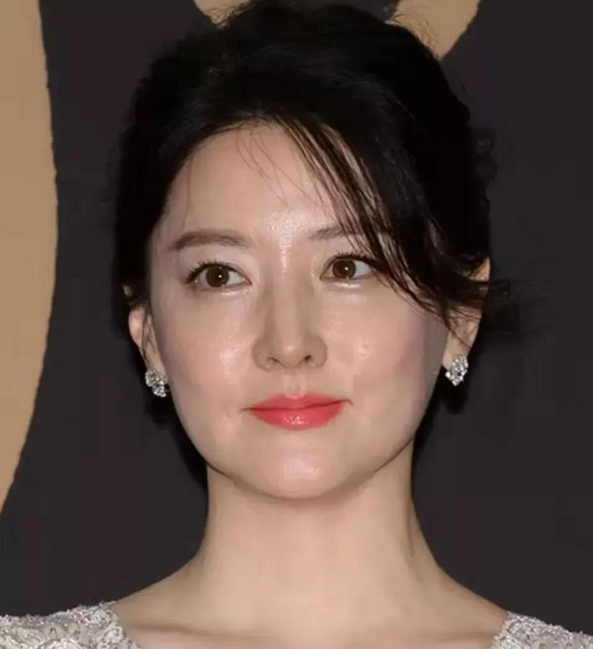 gif创作人# 韩国知名女演员,《大长今》扮演者李英爱宣布捐一亿韩元