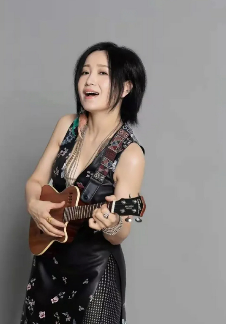 当年,斯琴格日乐挺着大肚子,找到臧天朔的老婆李梅逼宫:"我怀了他的