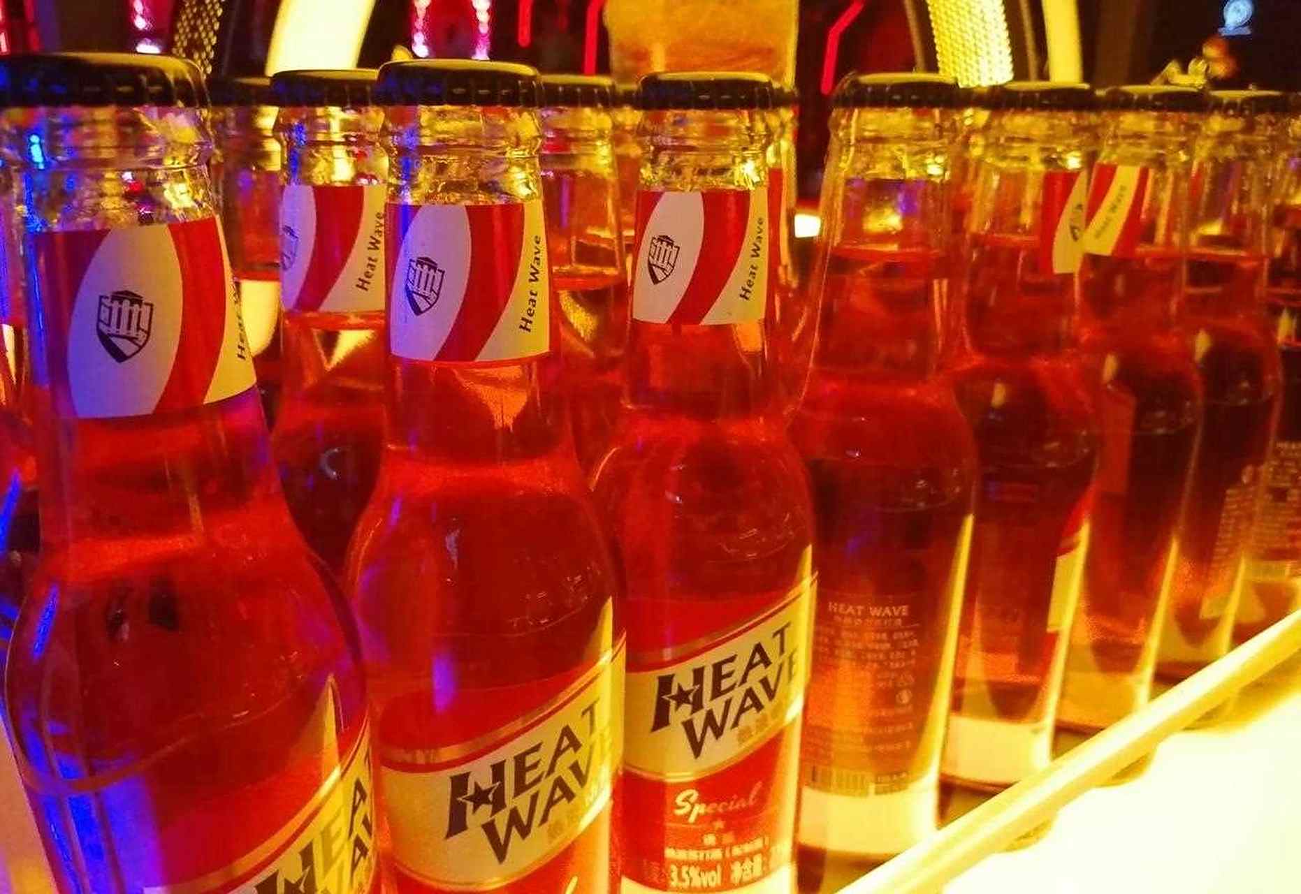 到南宁派神酒吧玩,除了准备这些只有35℃的酒,当然要点一些小吃下酒