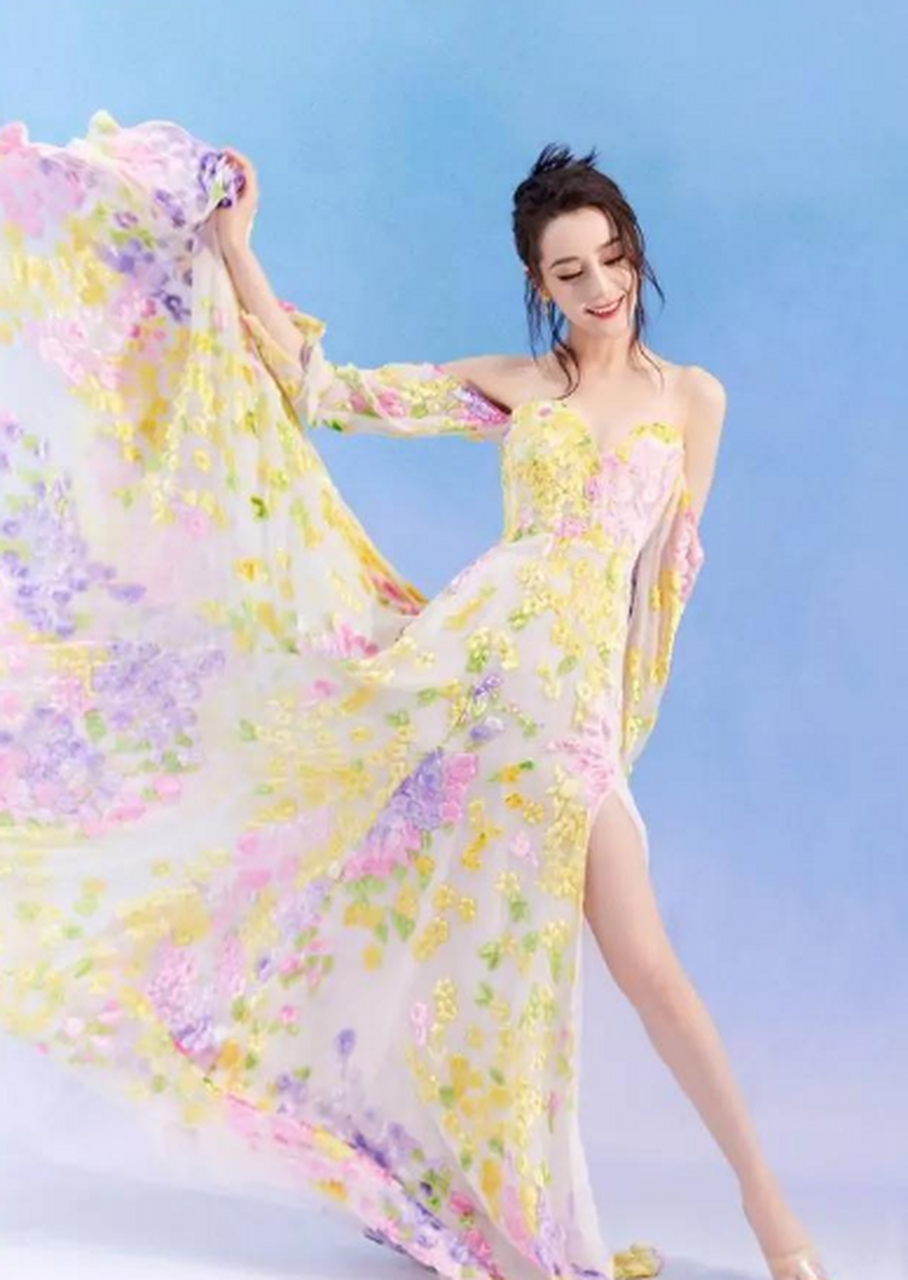 迪丽色彩斑斓,热巴如花绽放