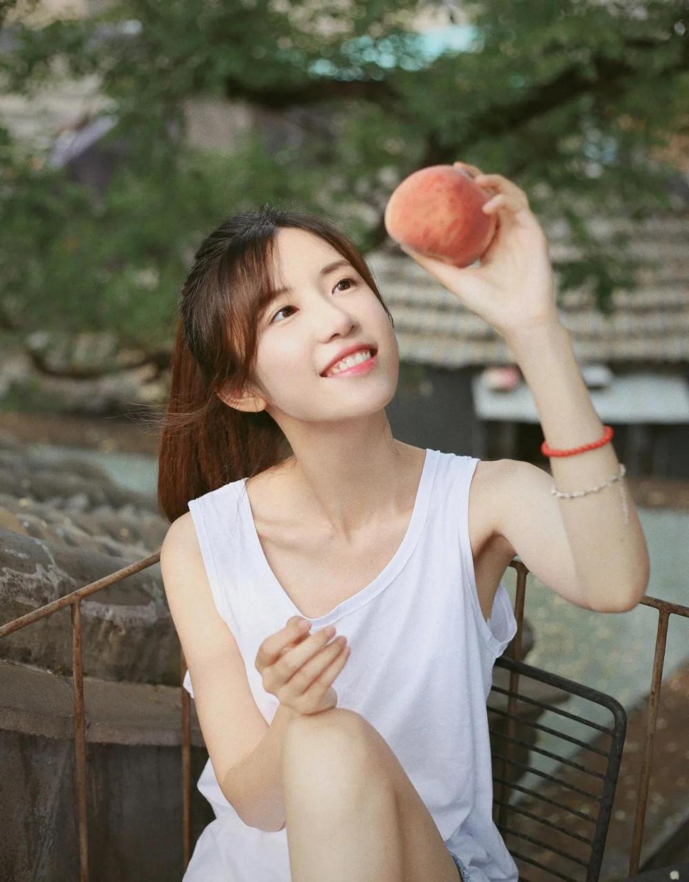 gif创作人#  湖南长沙姑娘米咪,现是一名演员,模特,代表作品《左丁贩