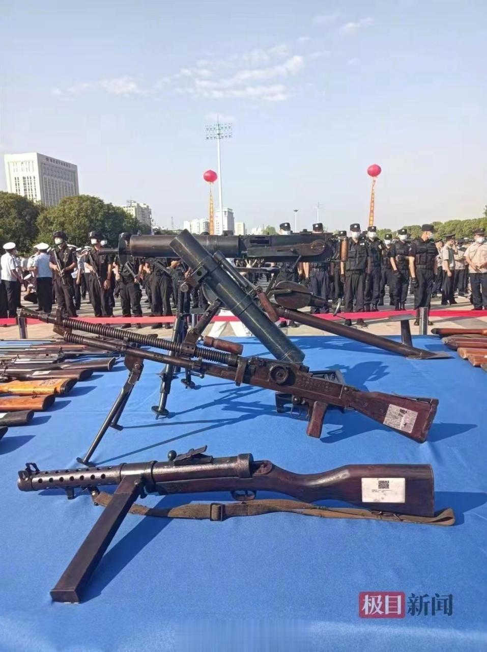 马克沁,mp18花机关,捷克式轻机枪,甚至还有60迫击炮,就这么销毁了,还
