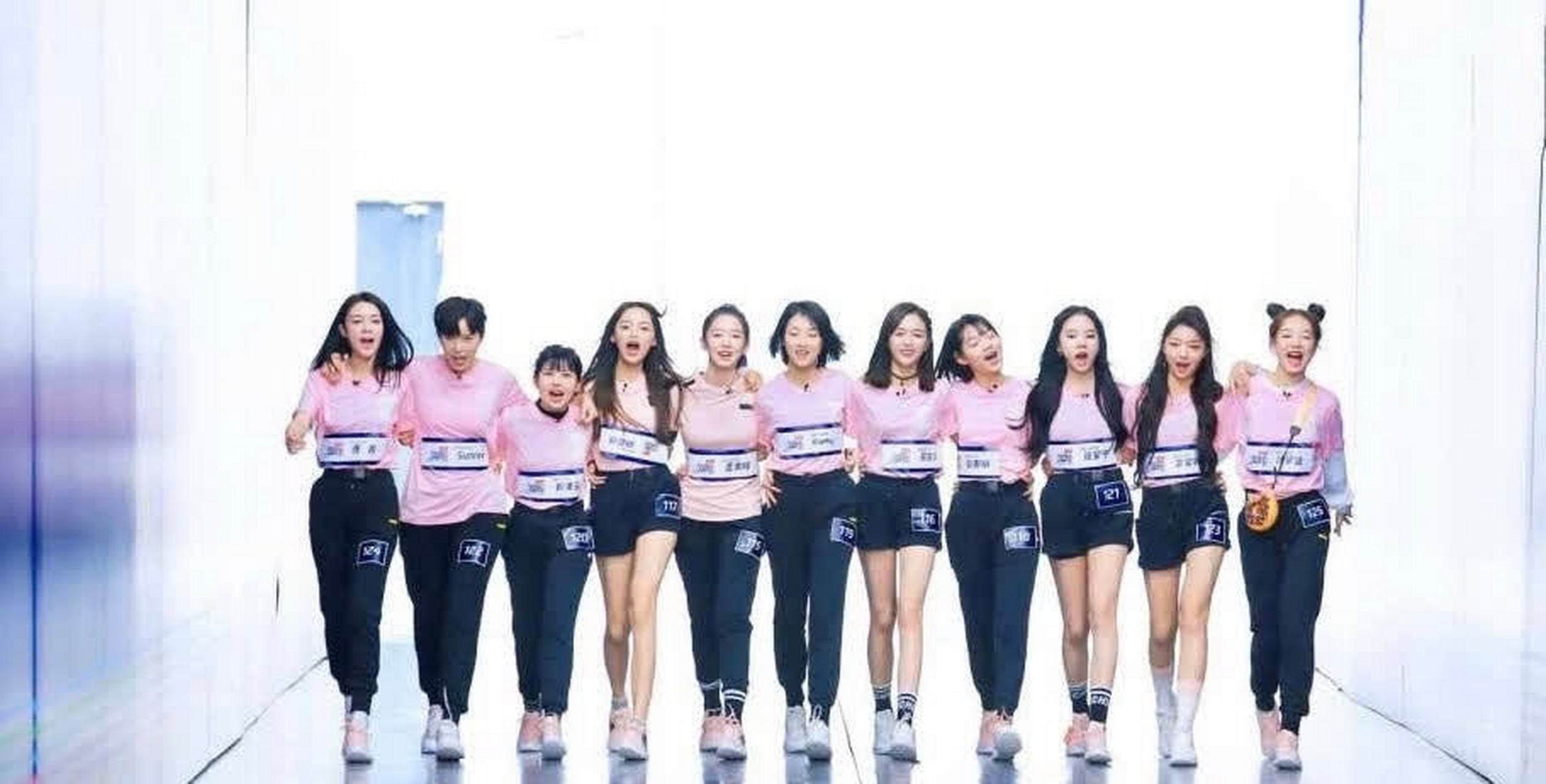 izone的身高不均匀还不如火箭少女,连续有好几个凹痕,至少火箭少女