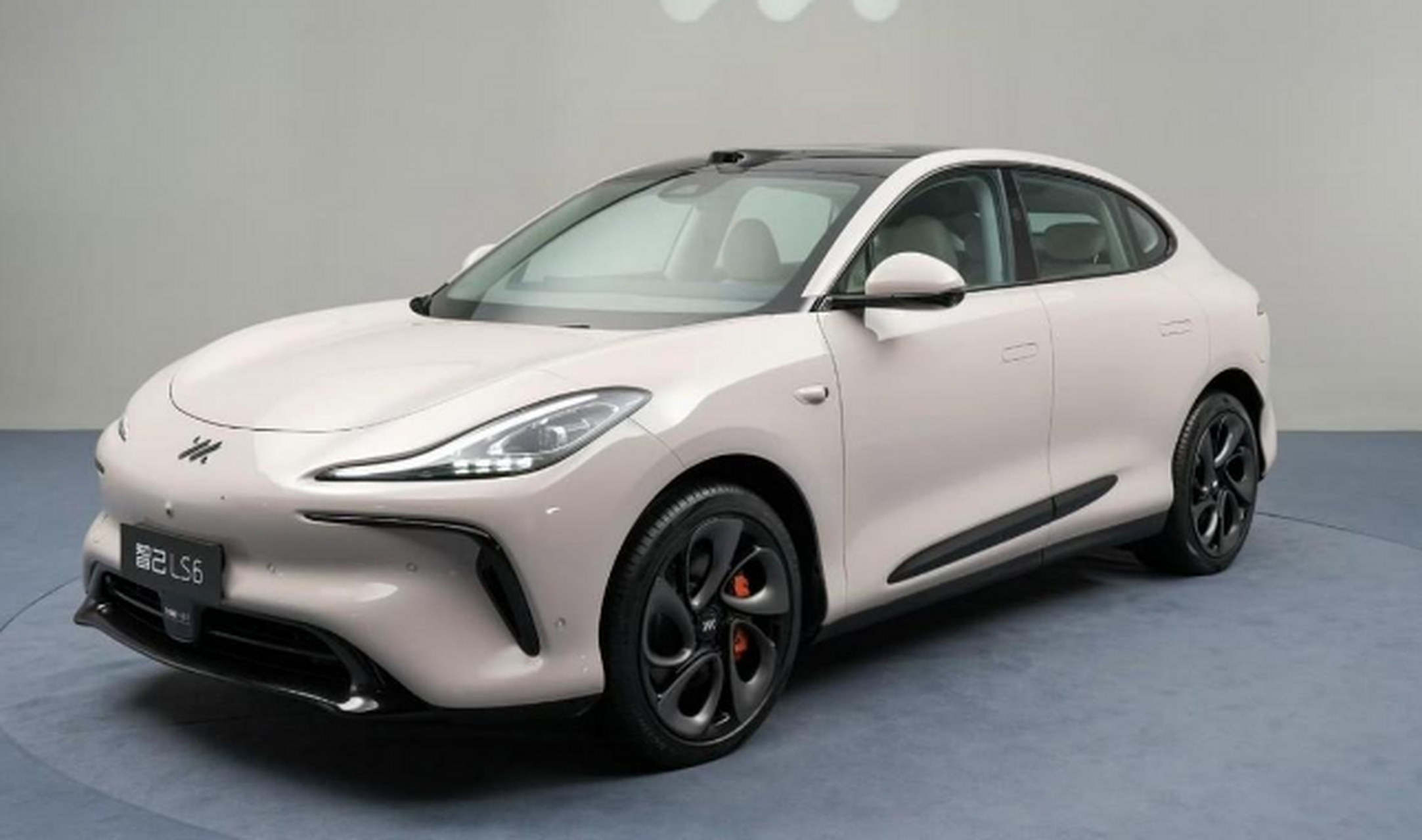 上汽智己全新车型智己ls6,定位为中大型suv,采用了溜背式车身设计,零