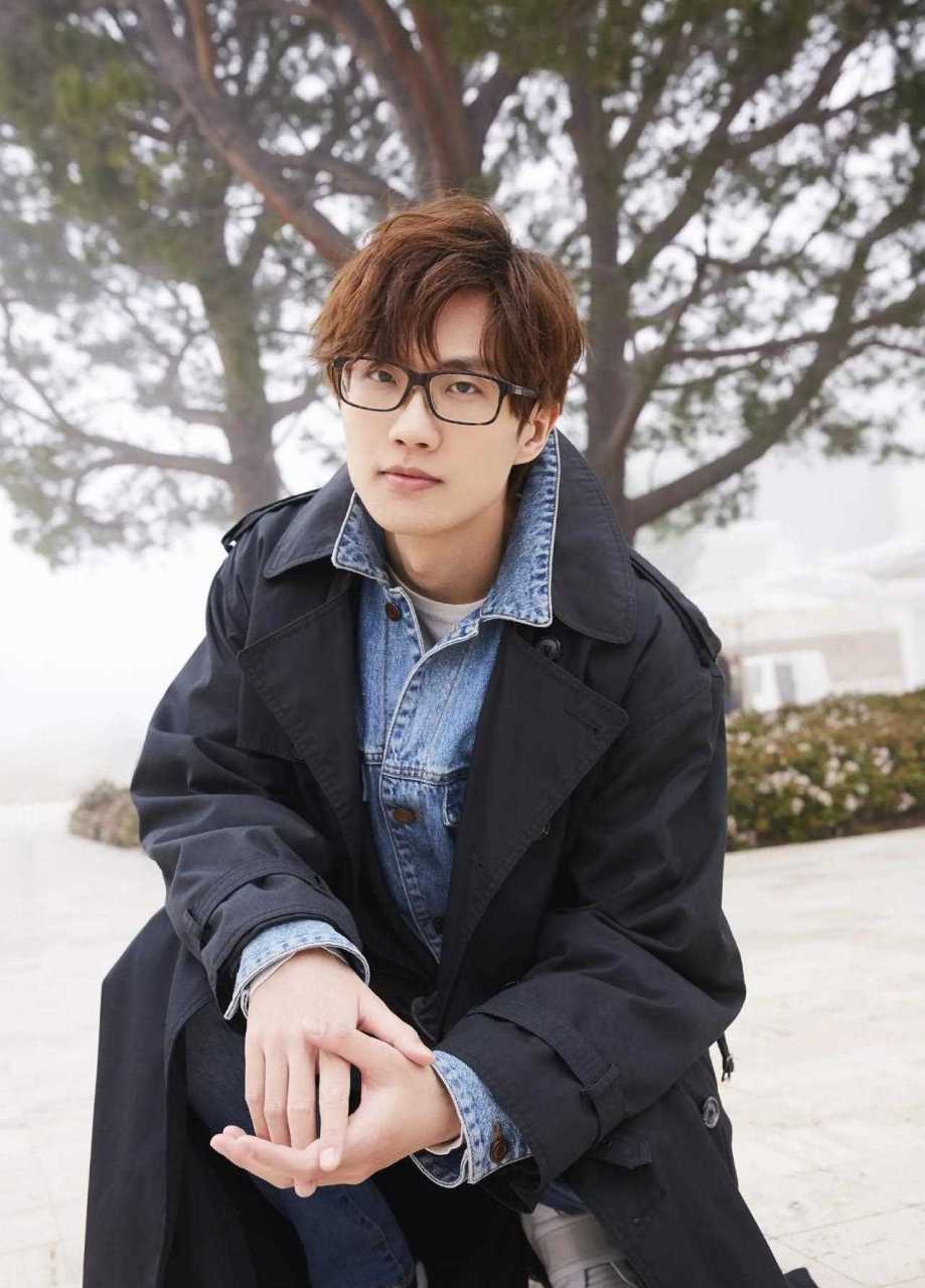 歌手许嵩恋情曝光,甜蜜爆炸!