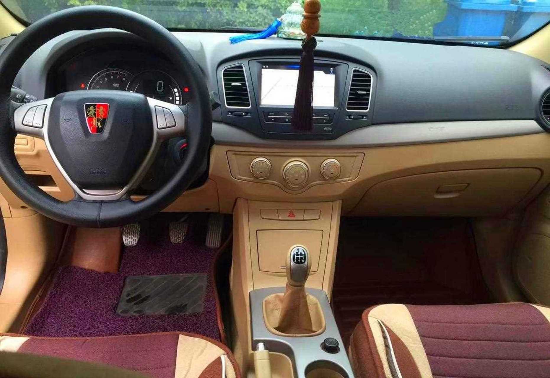 很多人都说国产车不行,但这款荣威350可能会让这些人"失望",因为