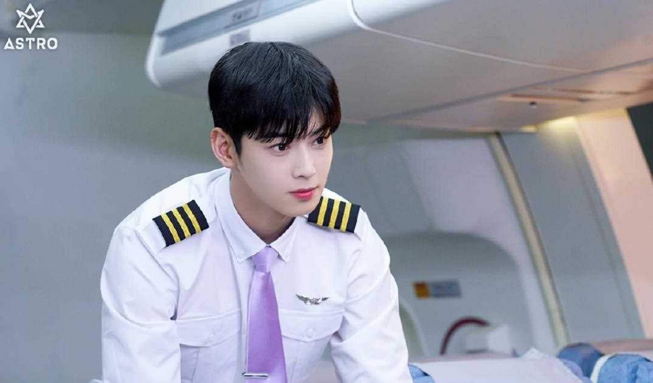 车银优空乘制服照曝光,帅呆了![爱钱]