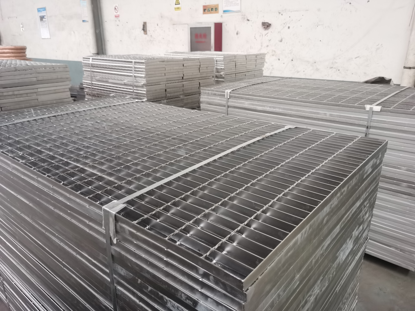 食品加工     不锈钢钢格板可以应用于食品加工中的设备和