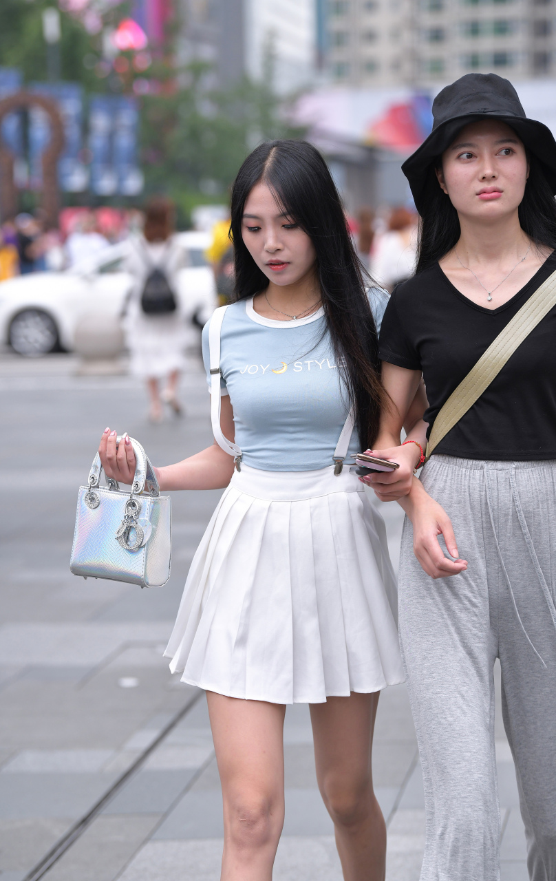 甜美de百褶裙小姐姐