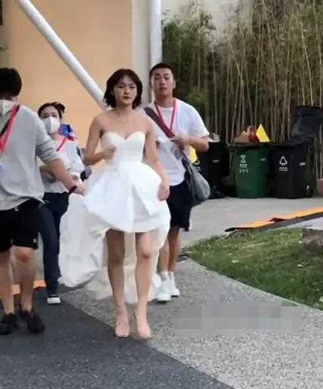 1斤的文淇,目测身高不超过158米,胖乎乎的,应该是婆婆喜欢的身材吧.