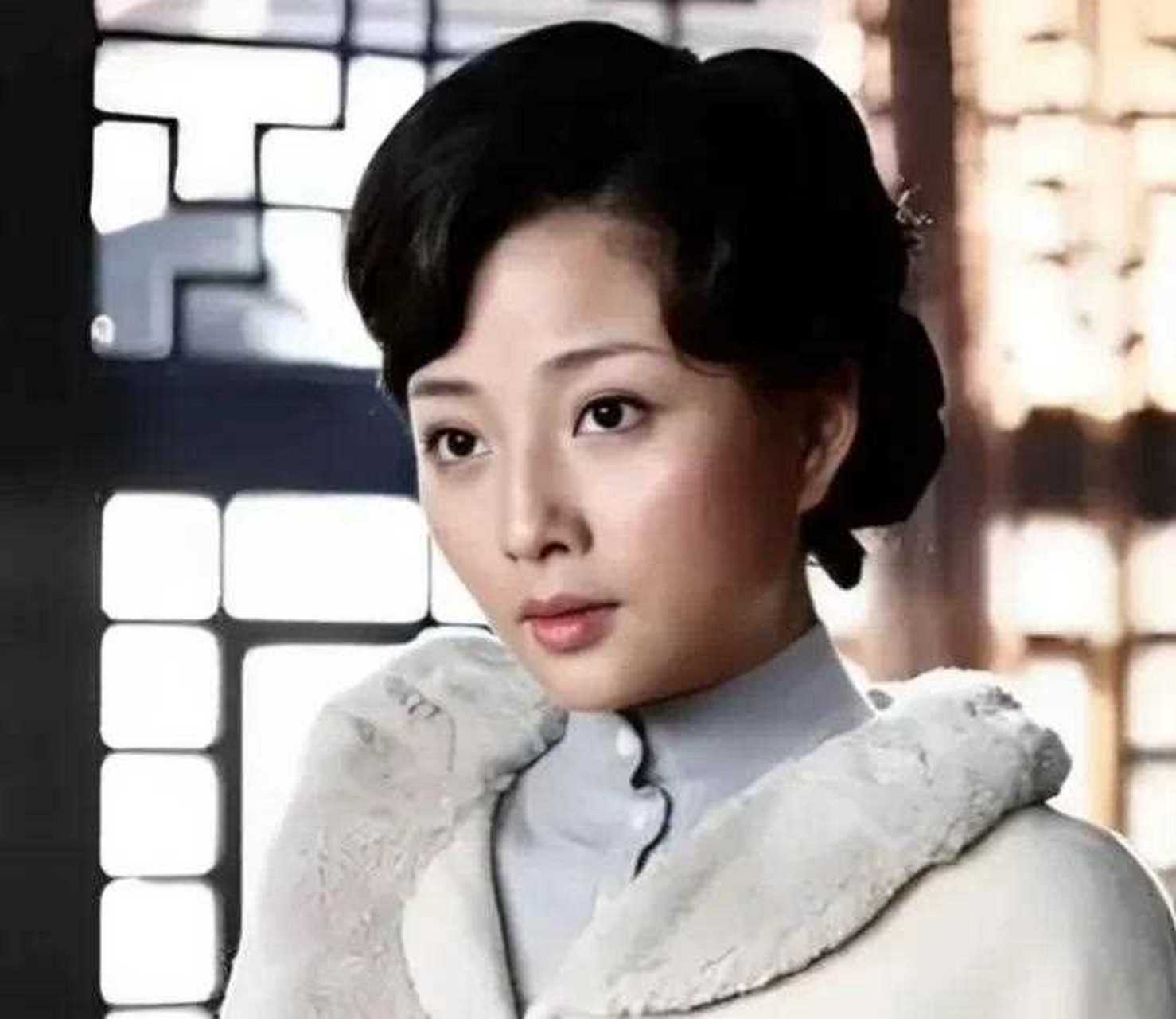 他出演了许多电视剧,并获得了许多奖项.