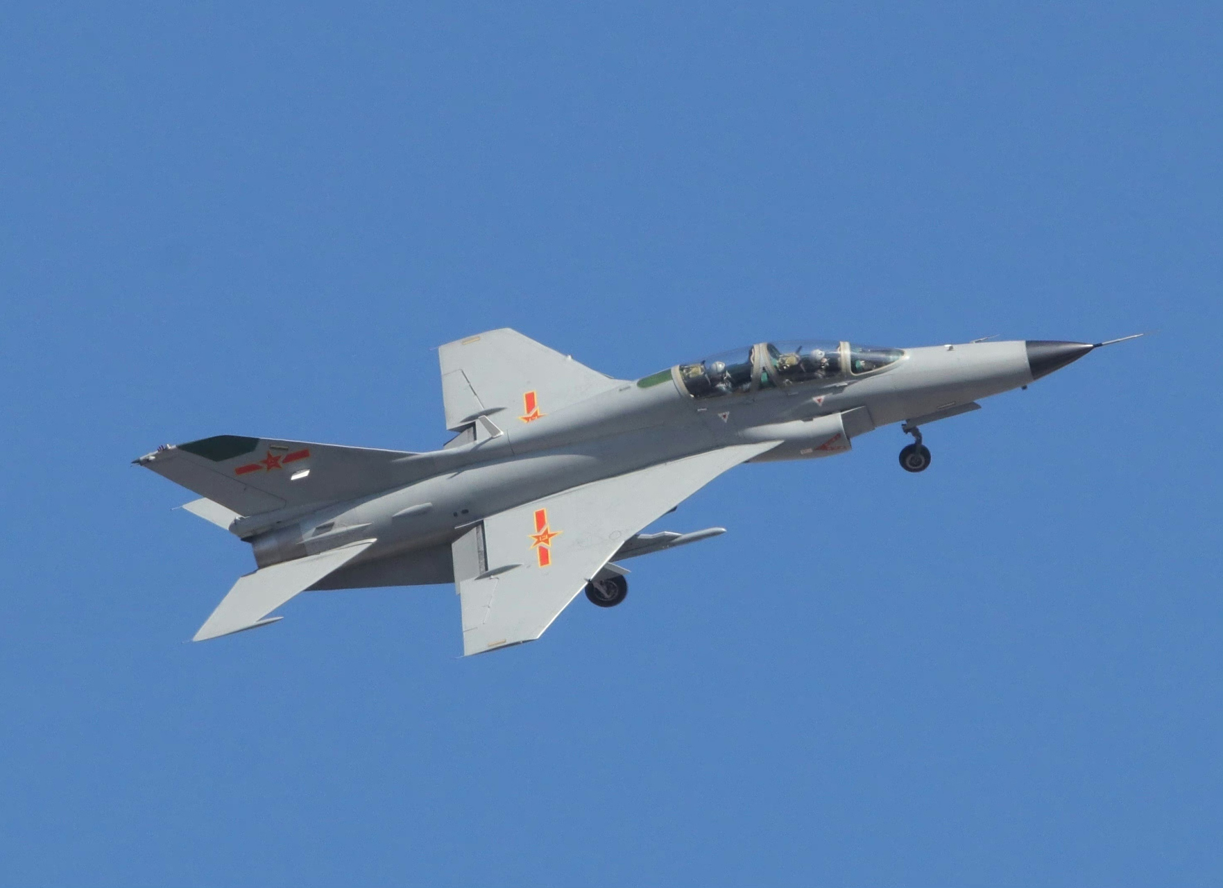 空军某部装备的歼教-9高级教练机,当年原本只是替补方案,万万没想到