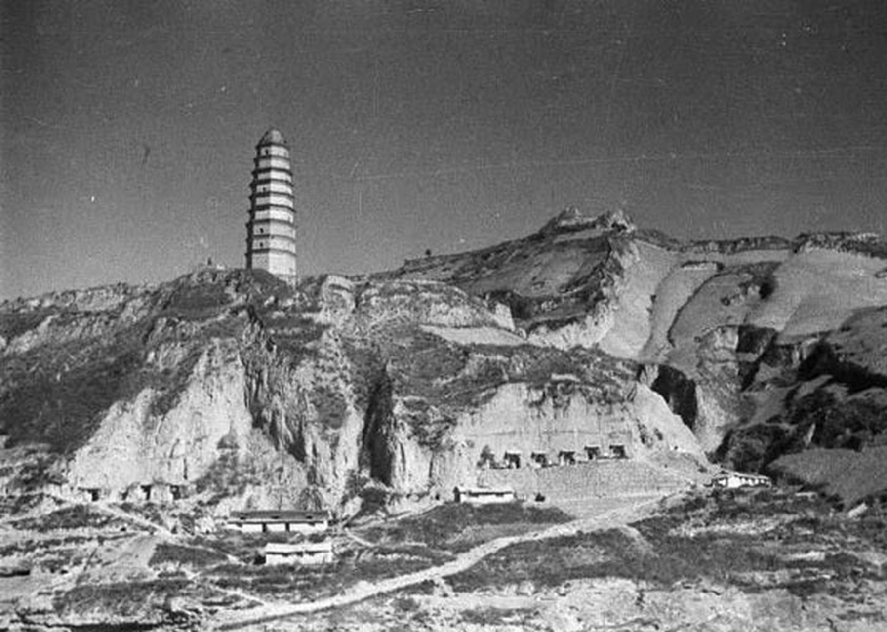 彼时的宝塔山,也是很多热血青年的精神图腾,好多生活在大城市的热血