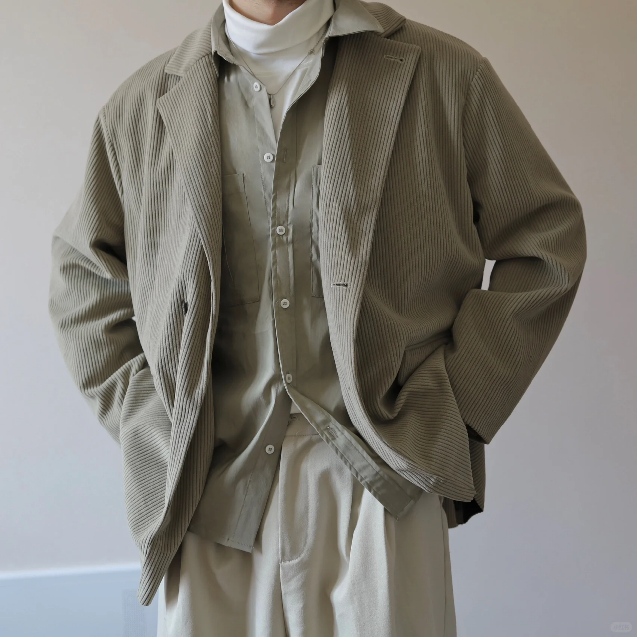 暖冬来一口薄荷绿|灰绿西装无性别叠穿 今年真是暖冬了 羽绒服可能都