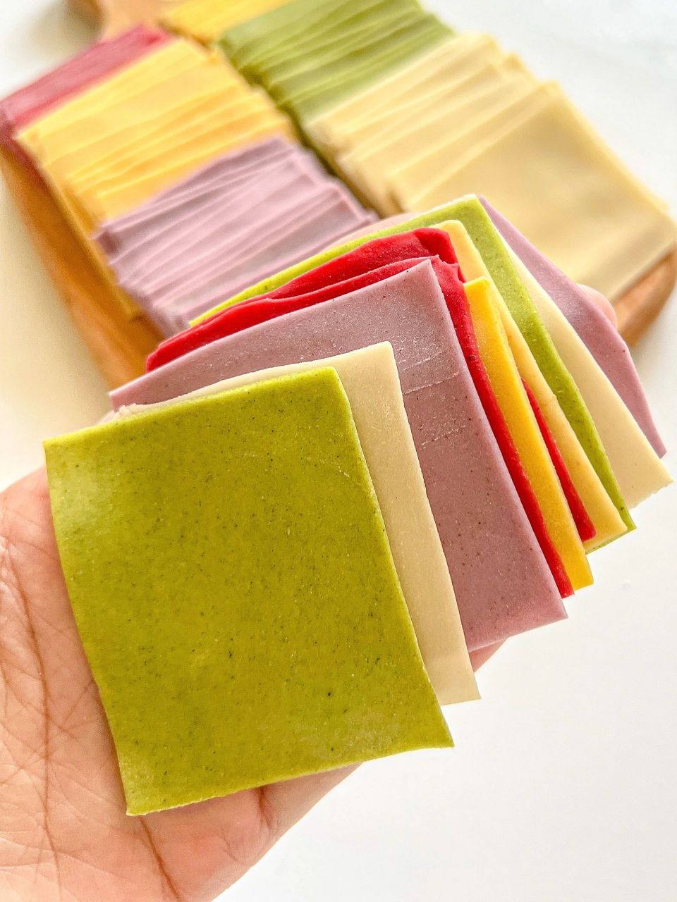 自制果蔬馄饨皮·无盐无碱·做法简单又健康  哈喽～我们家真的是馄饨