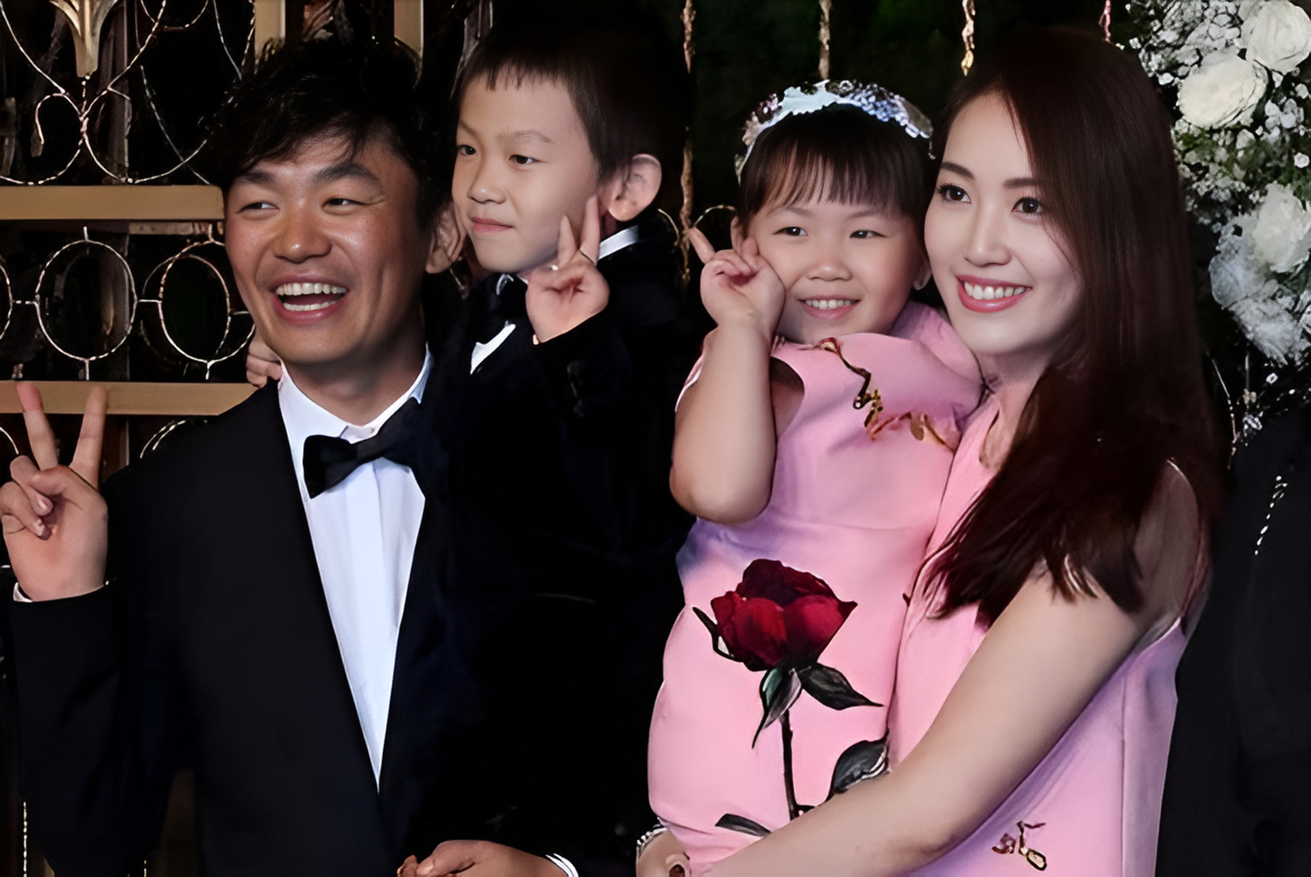 "在马蓉和宋喆背叛他时,王宝强甚至没有足够的钱来支付法律费用和税款