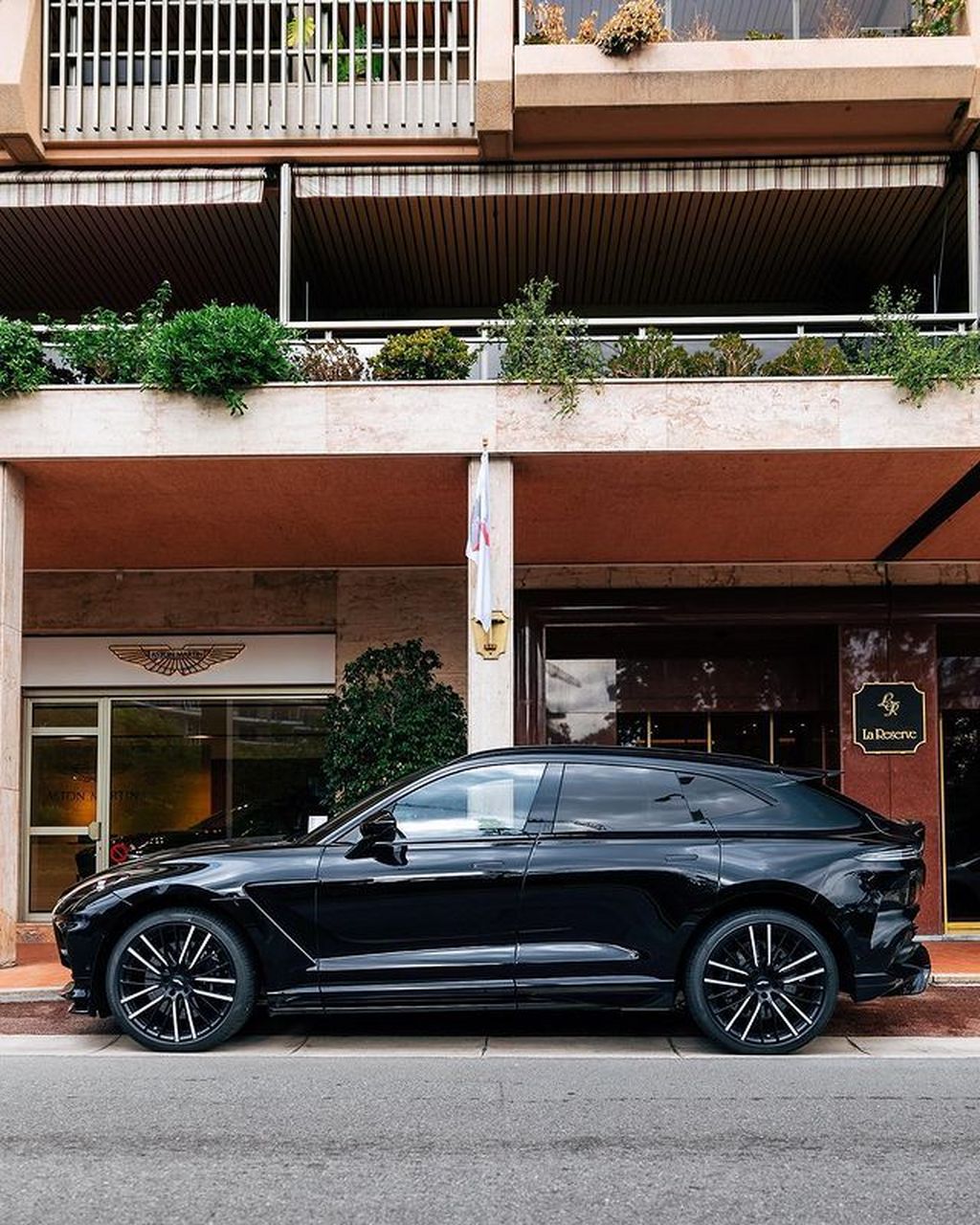 full black aston martin dbx707 阿斯顿·马丁dbx  豪车超跑  car